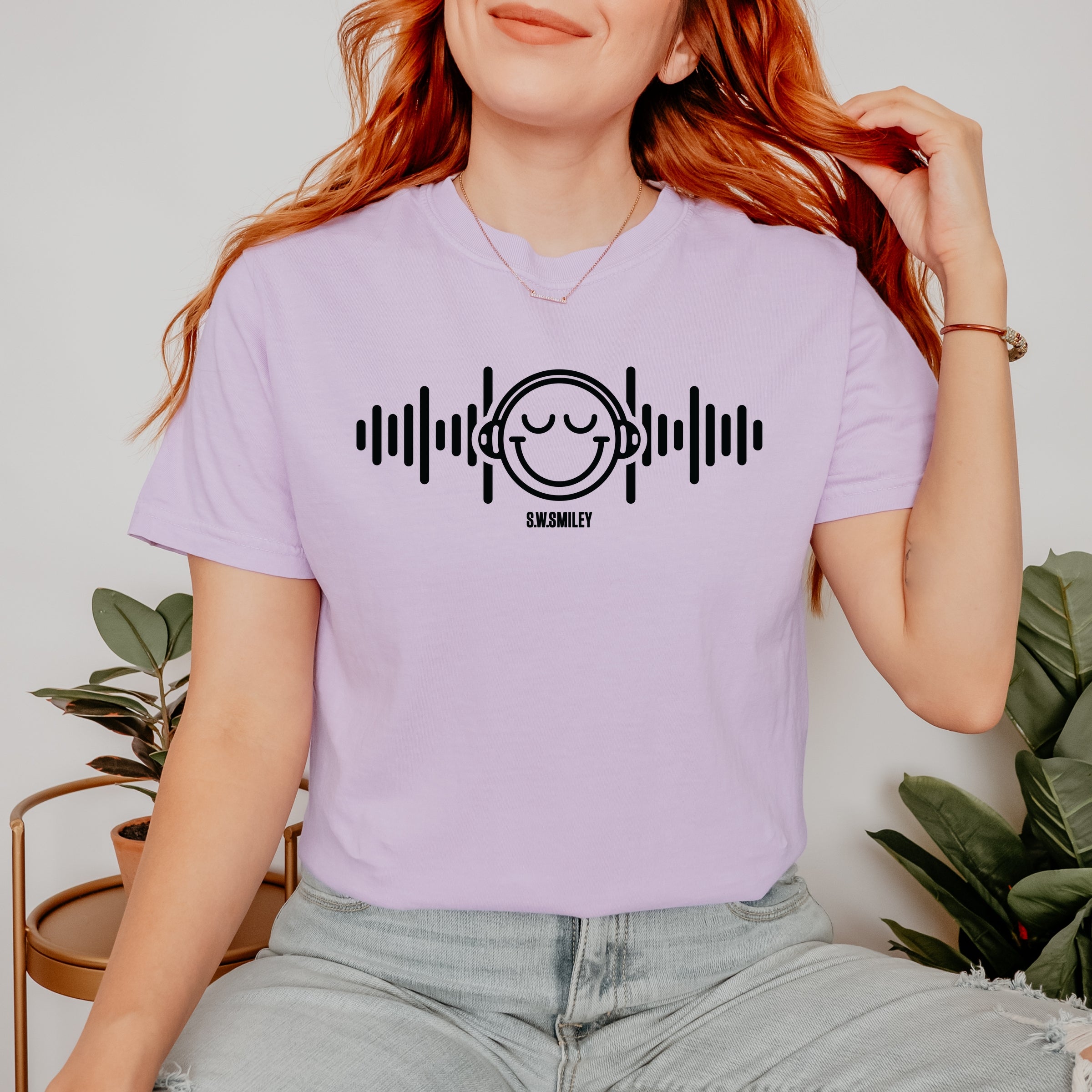 S.W.Smiley Headphones Music - Women's Garment Dyed Graphic T-Shirt