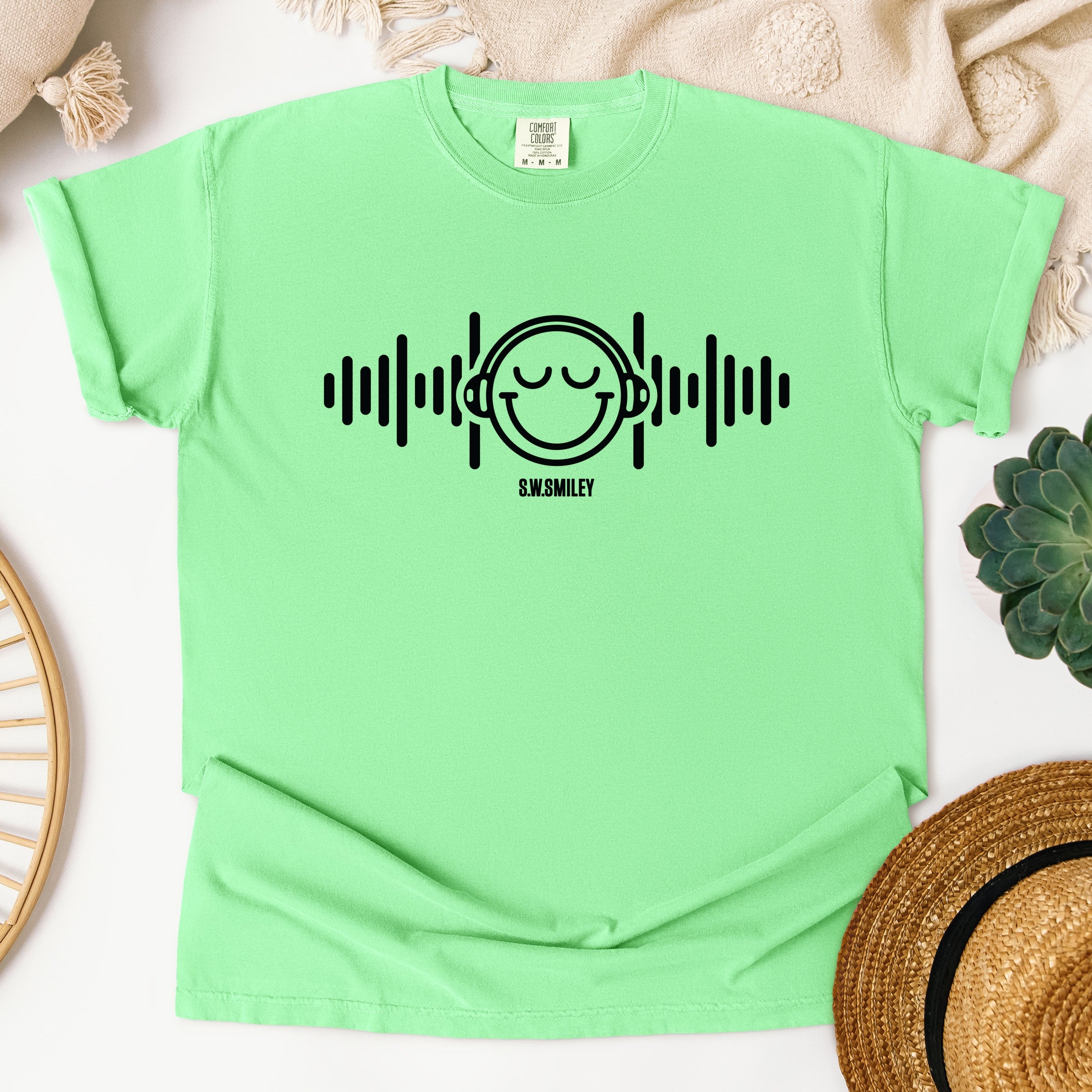 S.W.Smiley Headphones Music - Women's Garment Dyed Graphic T-Shirt