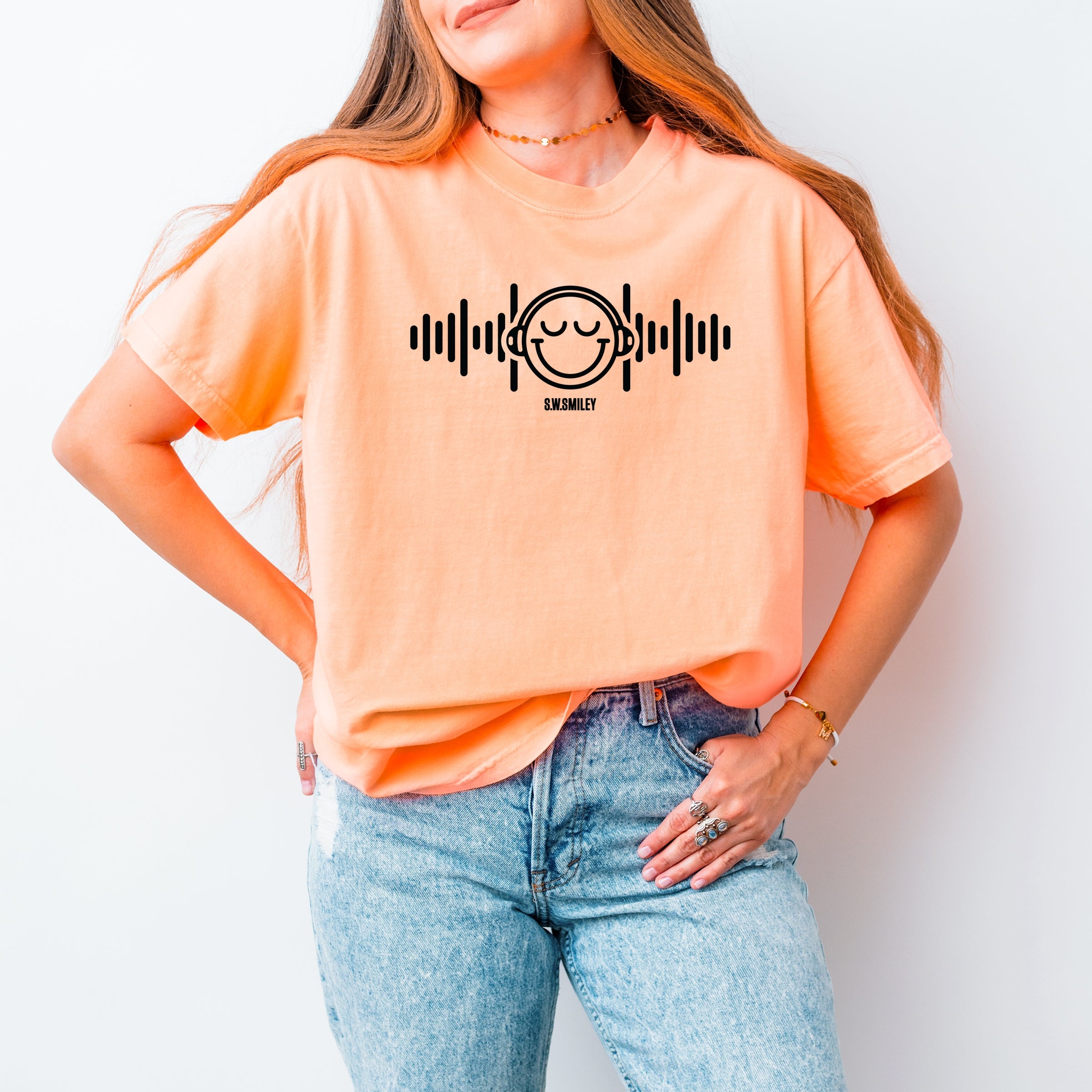 S.W.Smiley Headphones Music - Women's Garment Dyed Graphic T-Shirt