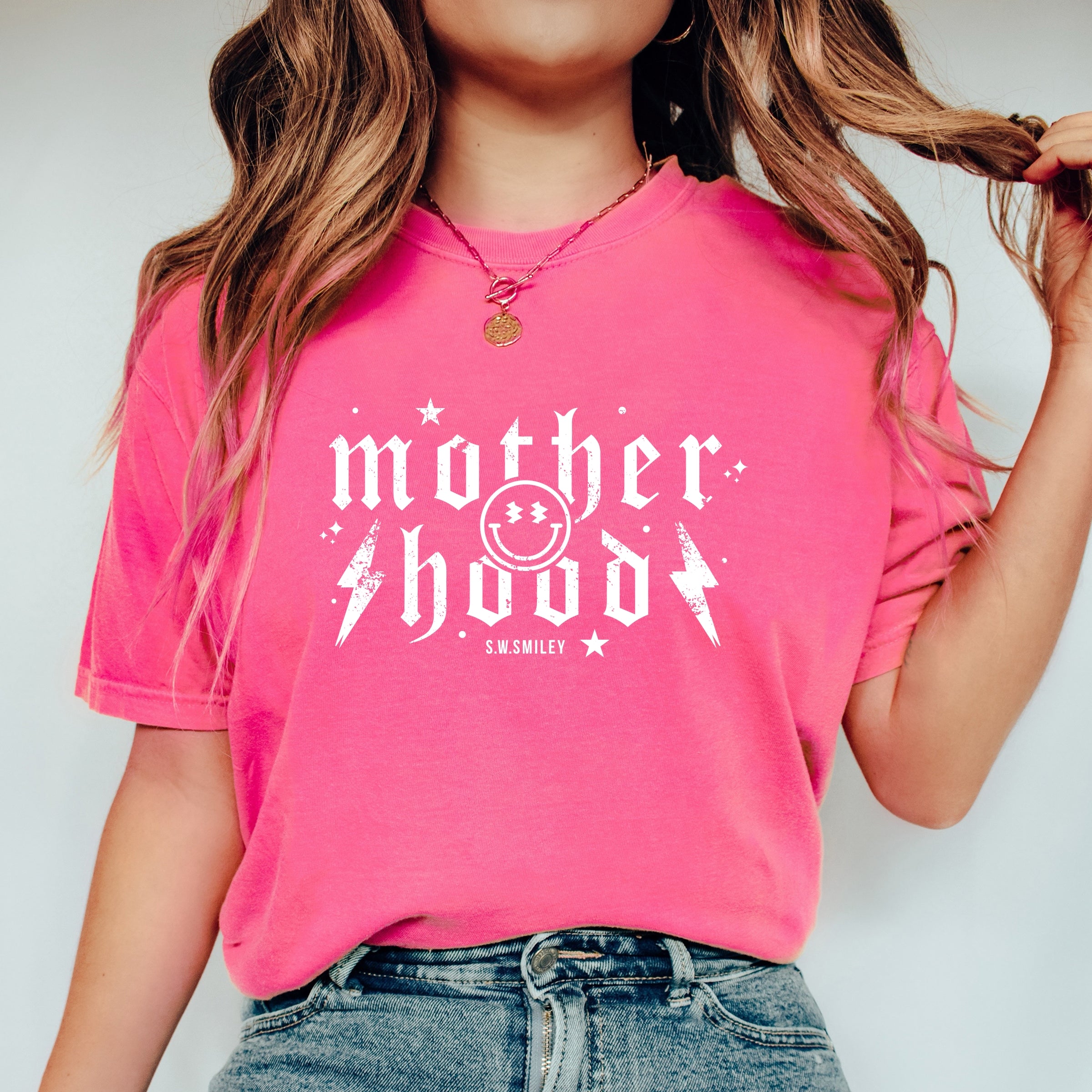 S.W.Smiley Mother Hood Distressed - Women's Garment Dyed Graphic T-Shirt