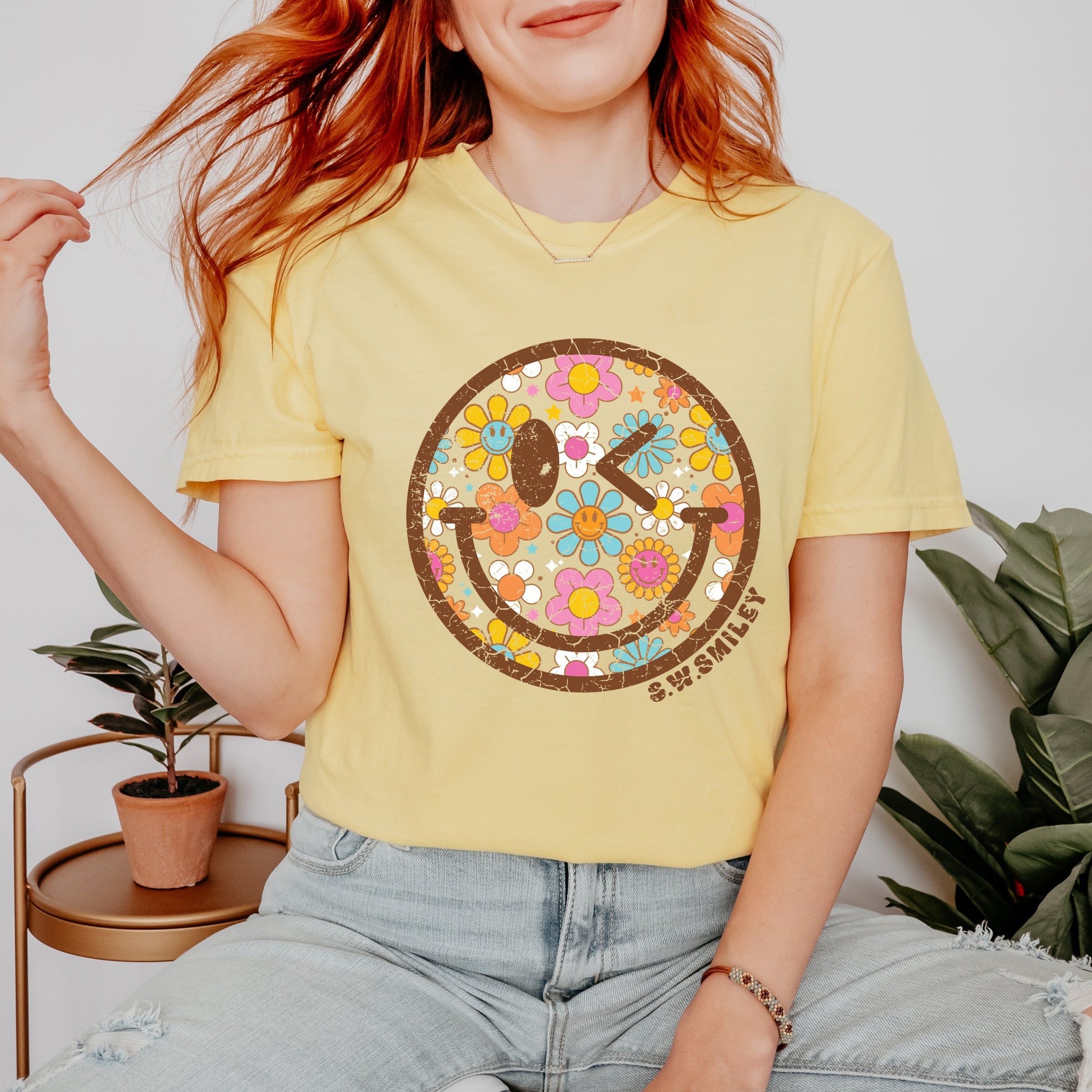 S.W.Smiley Groovy Floral Outline - Women's Garment Dyed Graphic T-Shirt