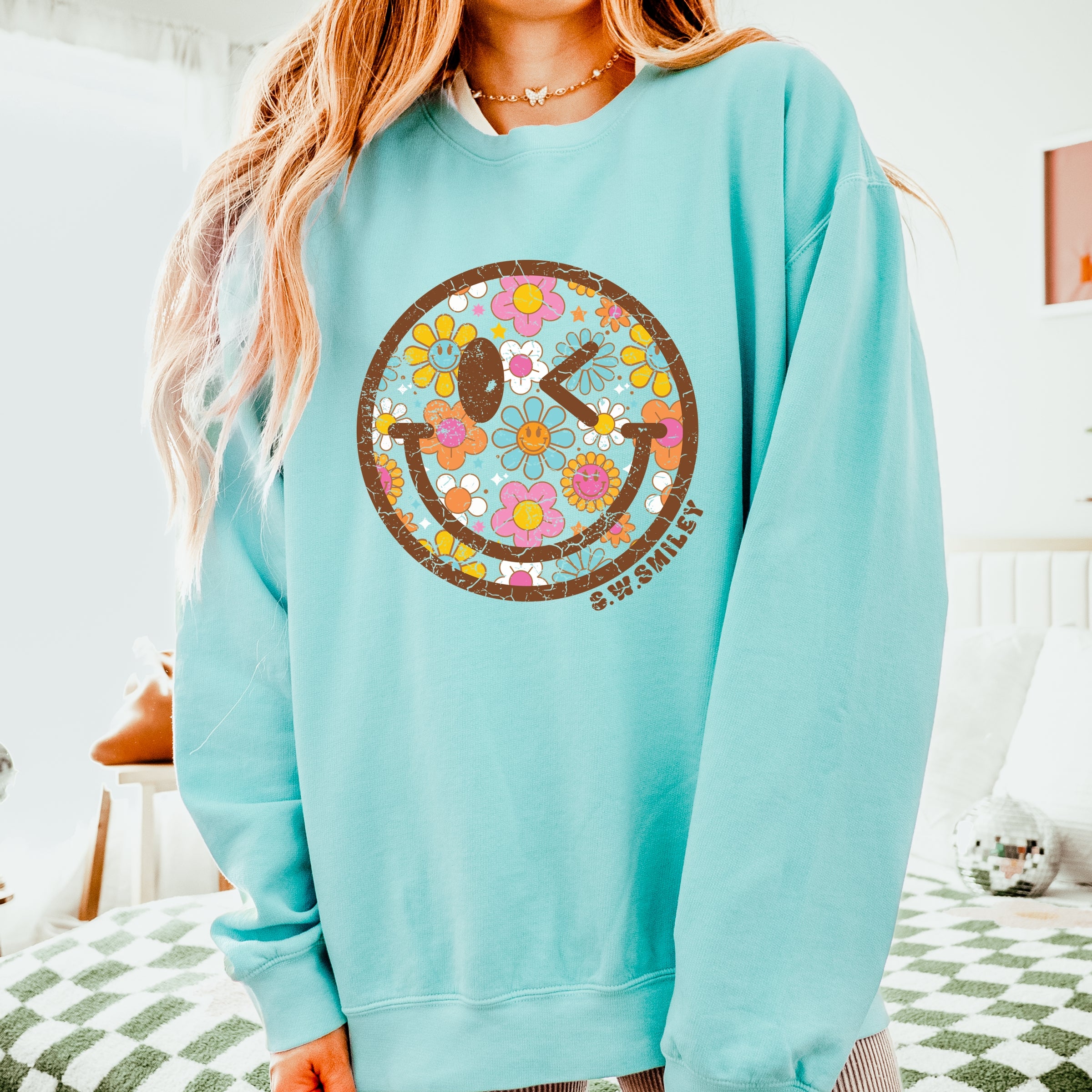 S.W.Smiley Groovy Floral Outline - Women's Lightweight Garment Dyed Sweatshirt