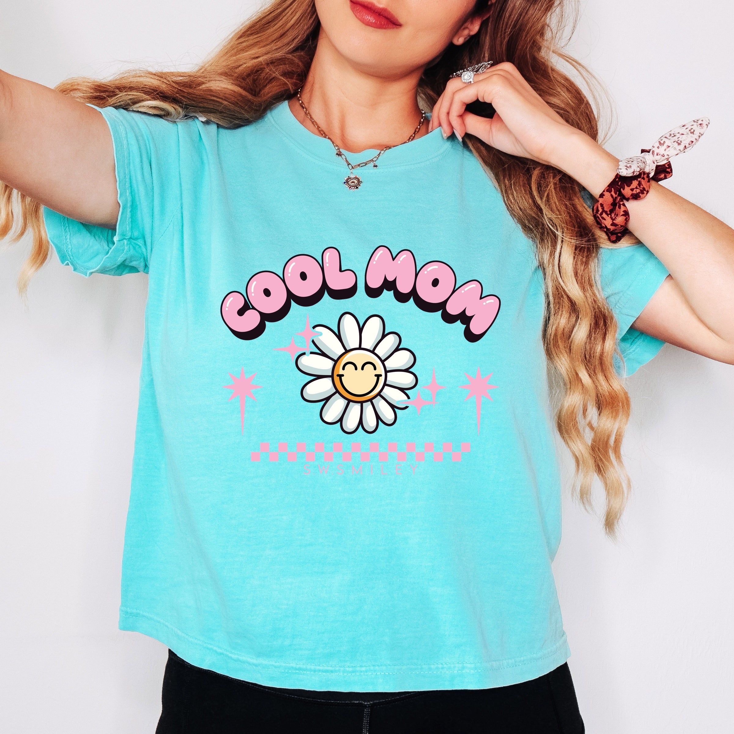 S.W.Smiley Cool Mom Flower - Women's Boxy Crop Top