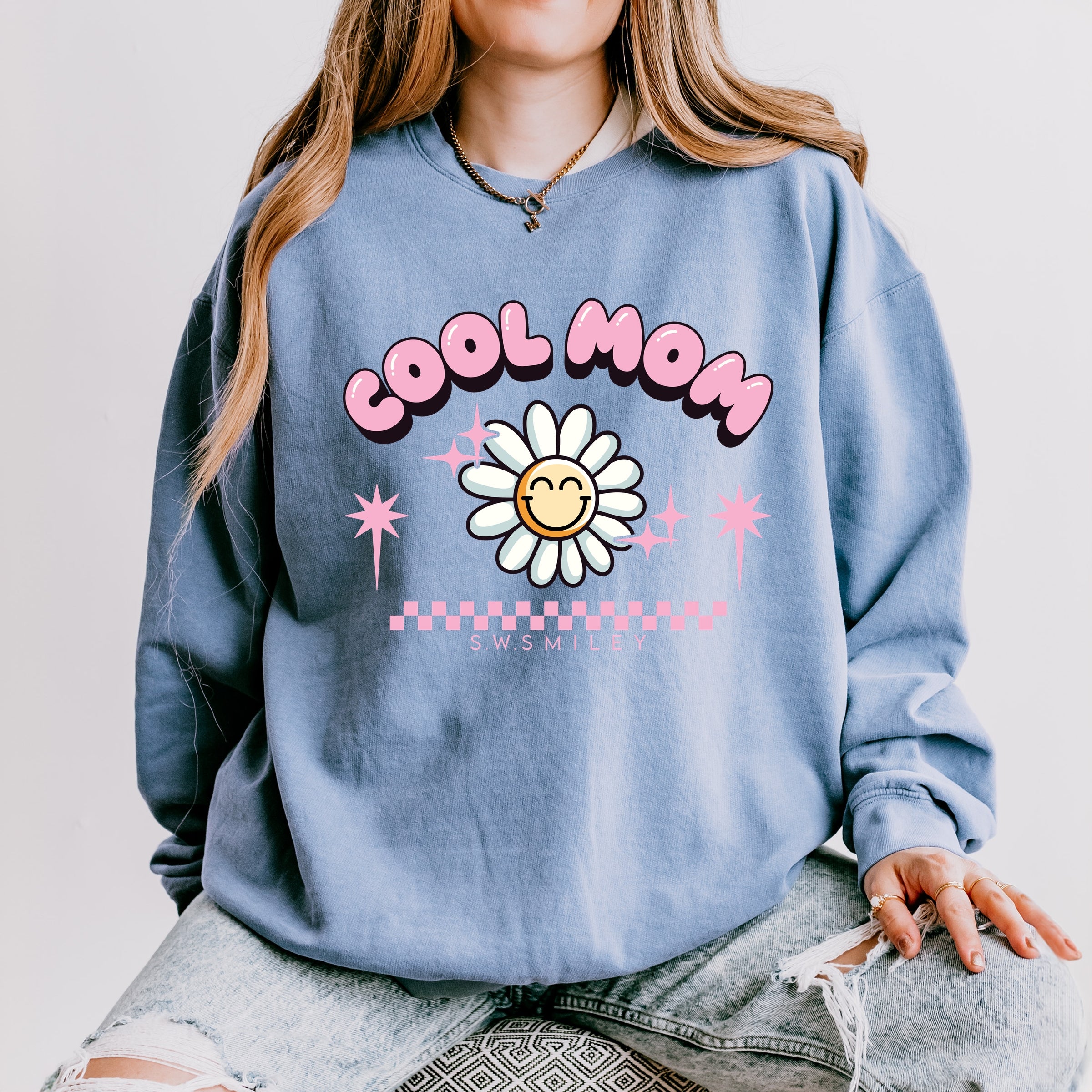 S.W.Smiley Cool Mom Flower - Womens Lightweight Garment Dyed Sweatshirt