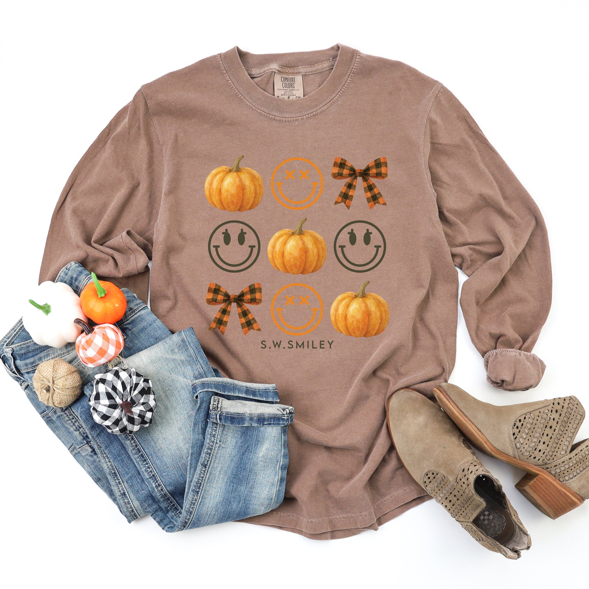S.W.Smiley Pumpkin Coquette Chart - Women's Garment Dyed Long Sleeve Graphic T-Shirt