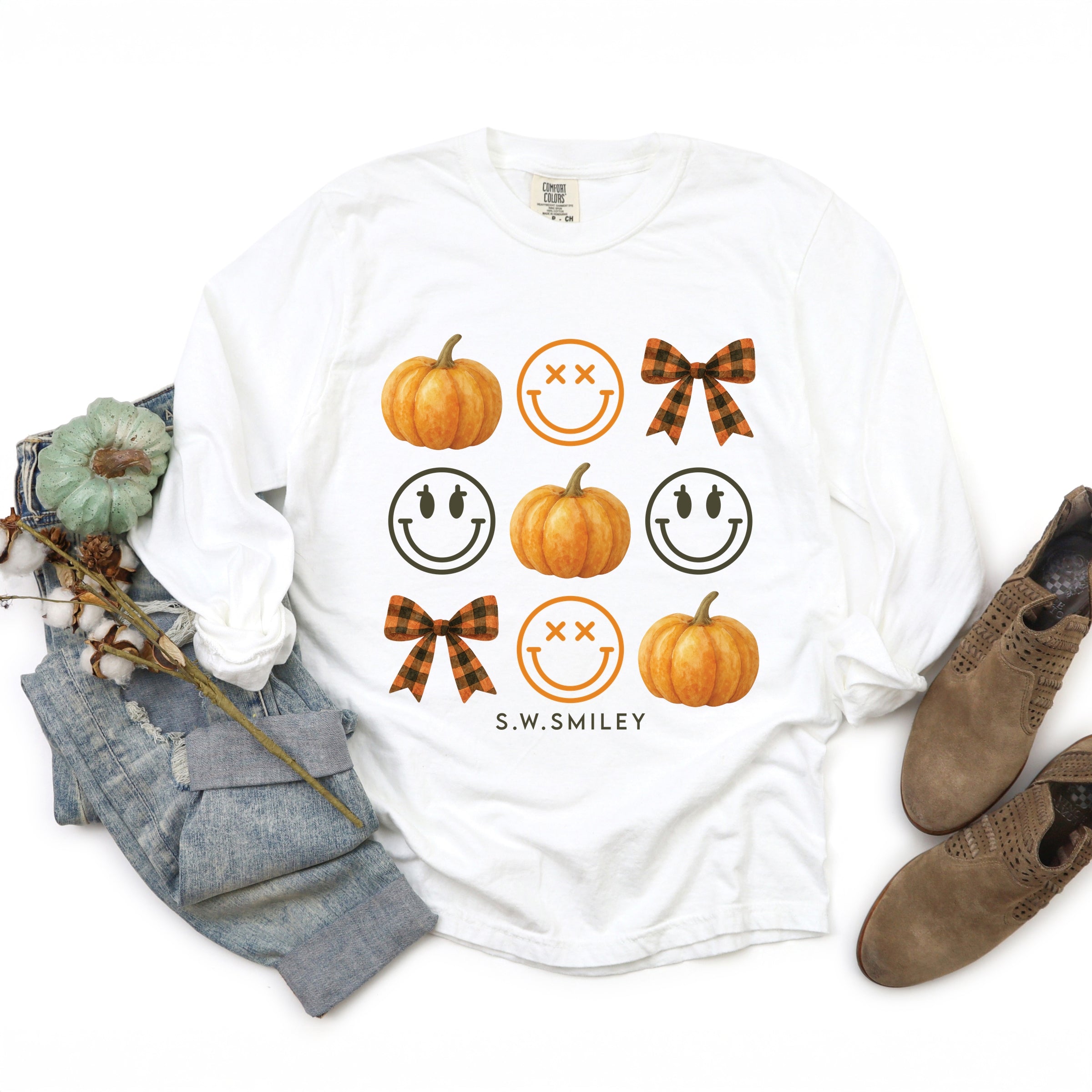 S.W.Smiley Pumpkin Coquette Chart - Women's Garment Dyed Long Sleeve Graphic T-Shirt