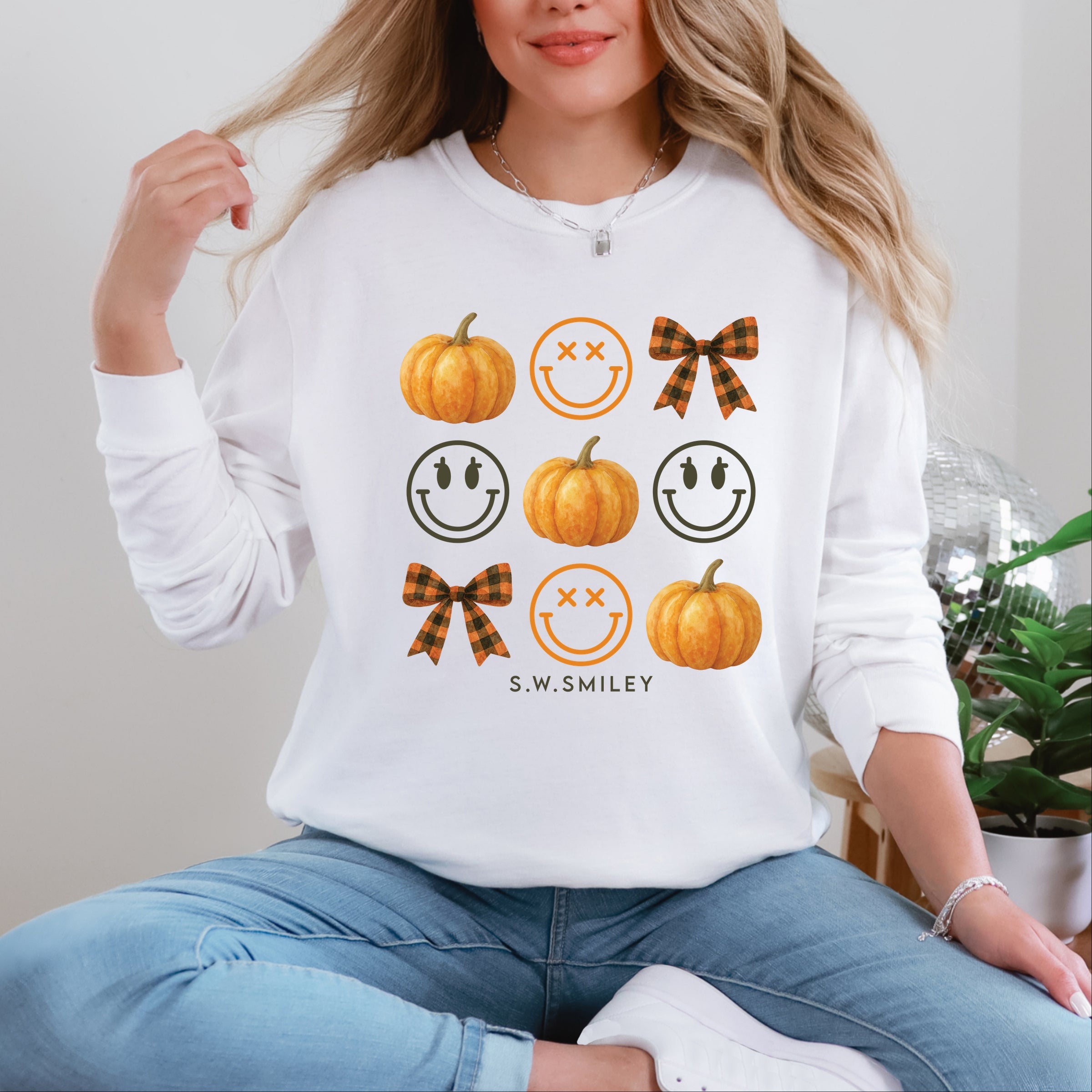 S.W.Smiley Pumpkin Coquette Chart - Women's Garment Dyed Long Sleeve Graphic T-Shirt