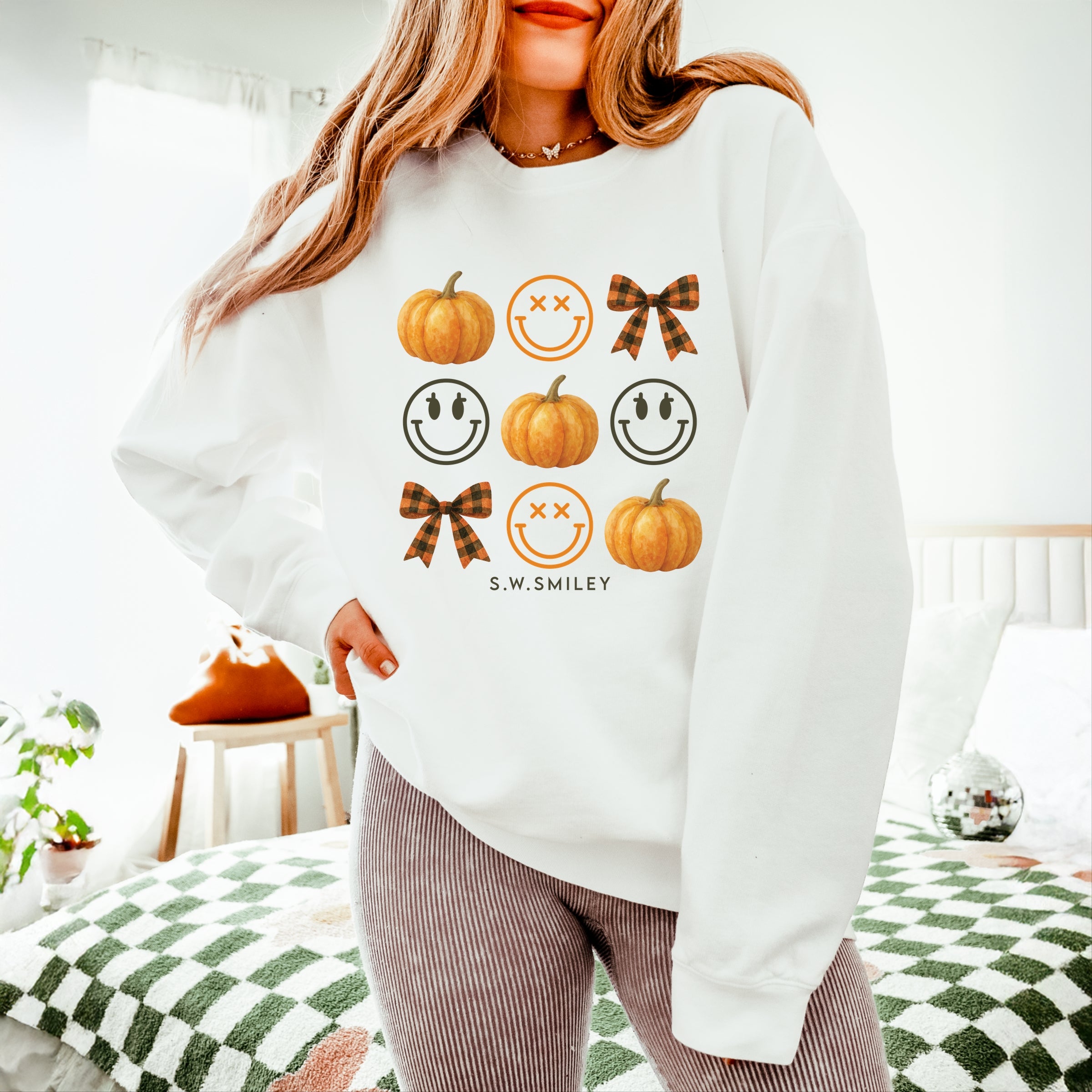 S.W.Smiley Pumpkin Coquette Chart - Women's Lightweight Garment Dyed Sweatshirt