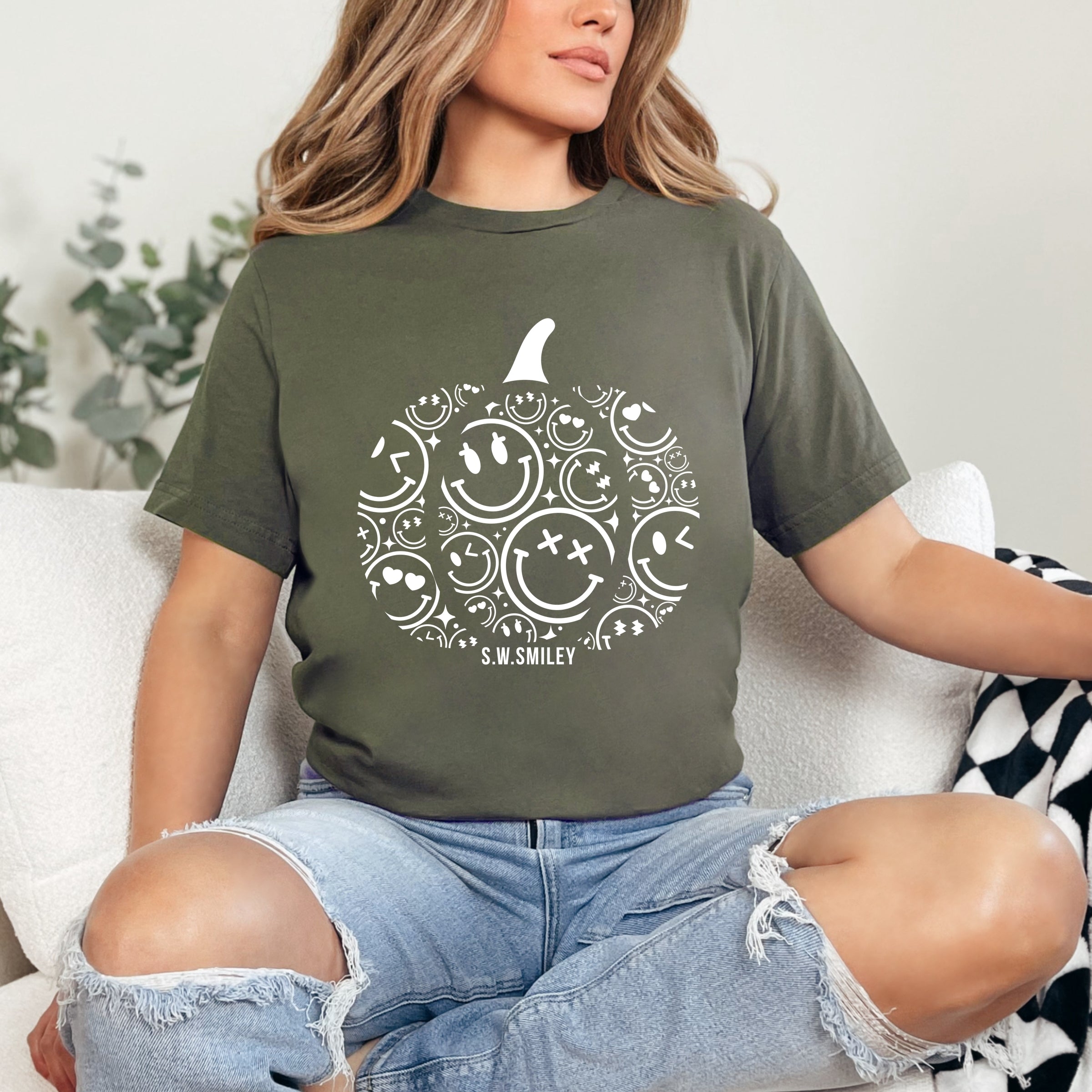 S.W.Smiley Pumpkin Outline - Short Sleeve Tee