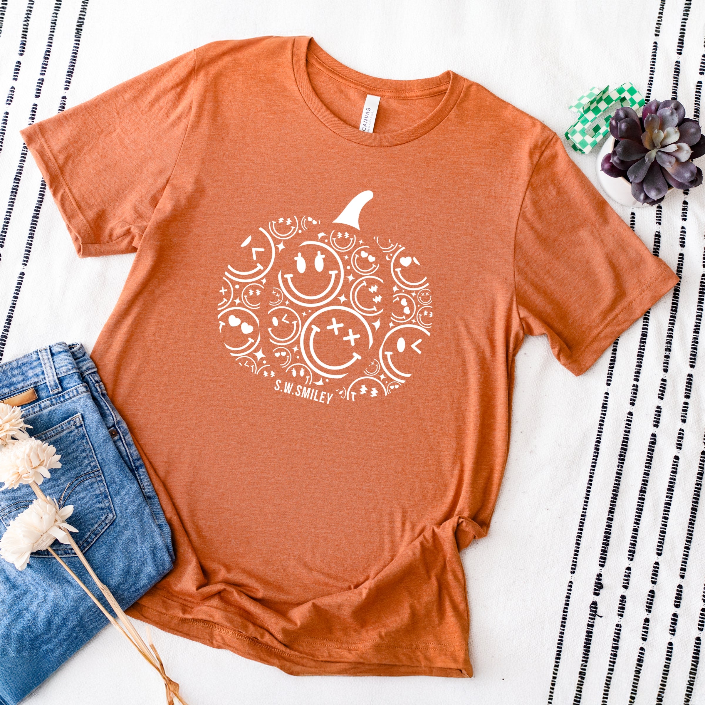 S.W.Smiley Pumpkin Outline - Short Sleeve Tee
