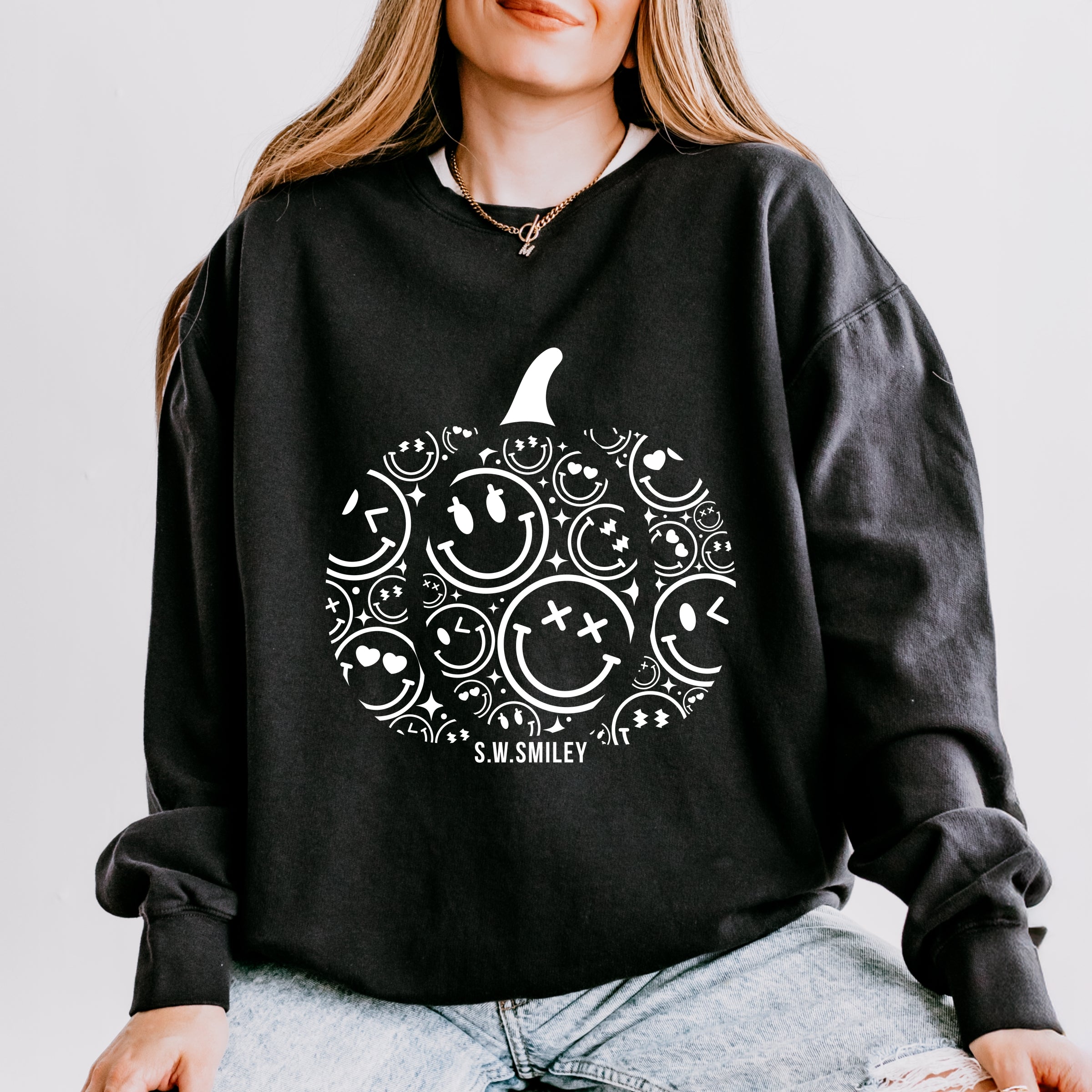 S.W.Smiley Pumpkin Outline - Lightweight Garment Dyed Sweatshirt