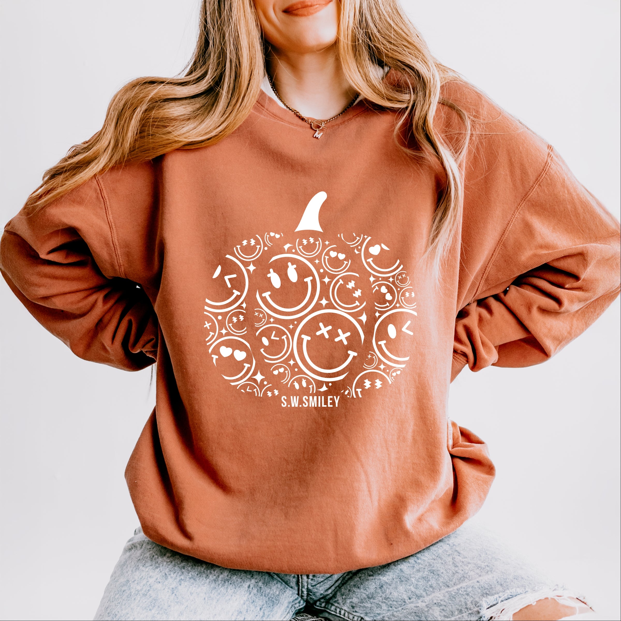 S.W.Smiley Pumpkin Outline - Lightweight Garment Dyed Sweatshirt
