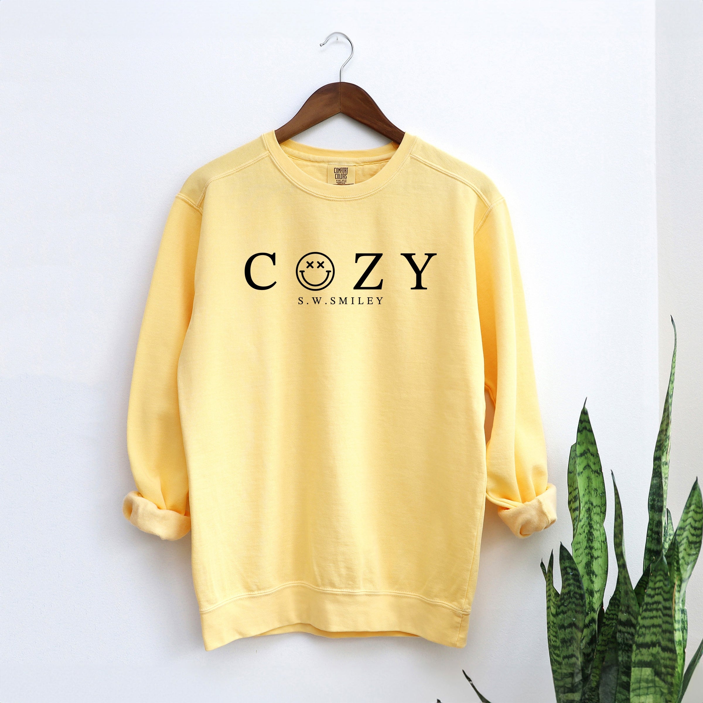 S.W.Smiley Cozy Outline - Women's Garment Dyed Graphic Sweatshirt