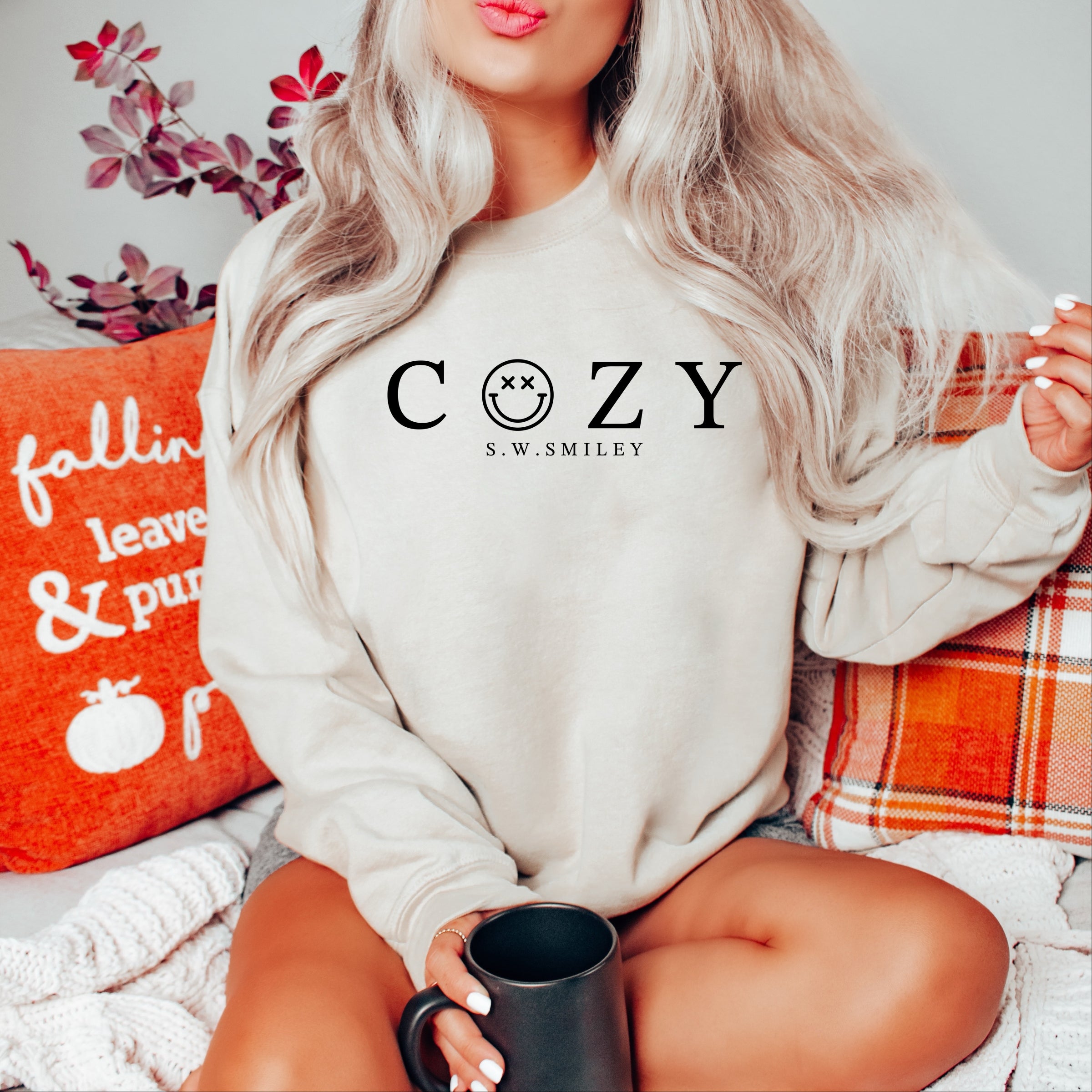 S.W.Smiley Cozy Outline - Women's Graphic Sweatshirt