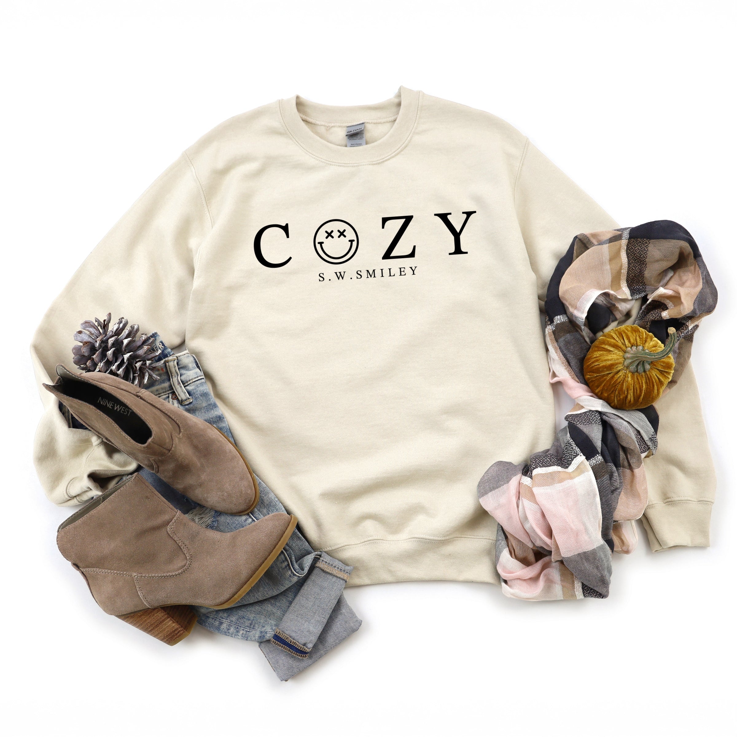 S.W.Smiley Cozy Outline - Women's Graphic Sweatshirt