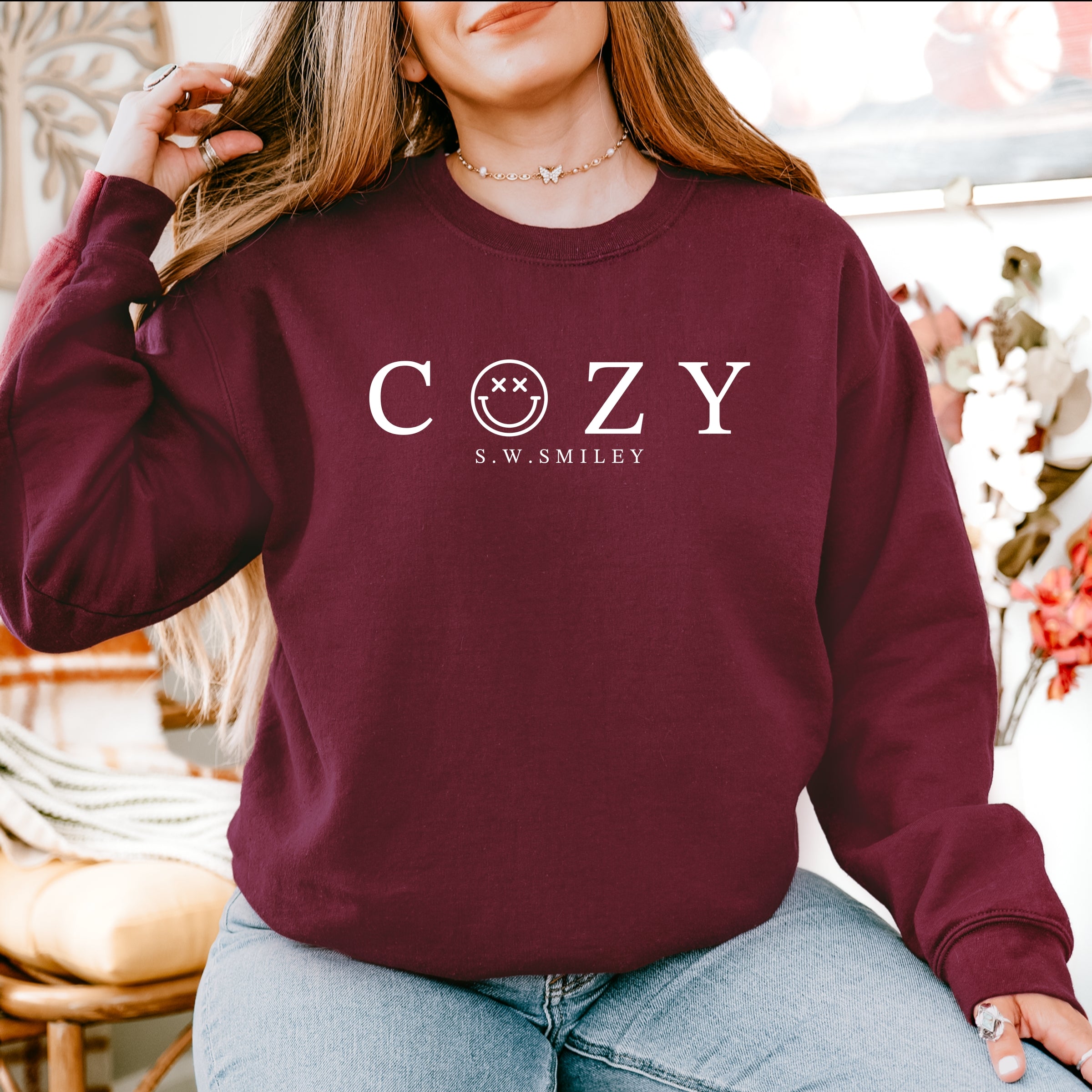 S.W.Smiley Cozy Outline - Women's Graphic Sweatshirt