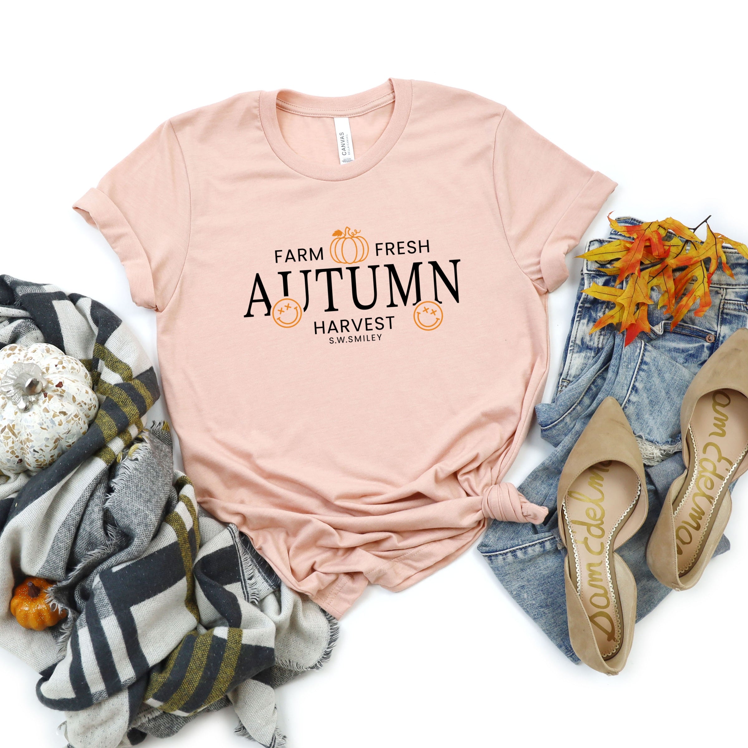 S.W.Smiley Farm Fresh Autumn Harvest - Women's Short Sleeve Graphic T-Shirt