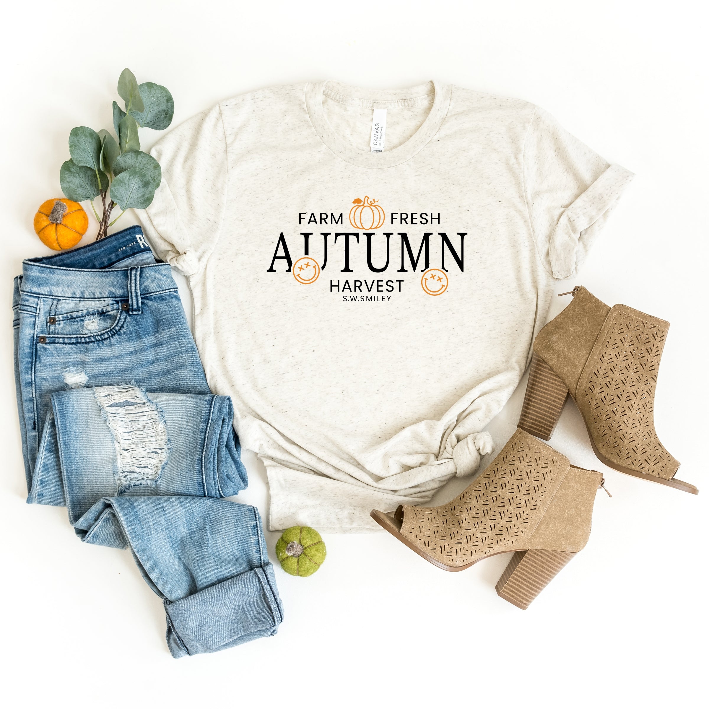 S.W.Smiley Farm Fresh Autumn Harvest - Women's Short Sleeve Graphic T-Shirt