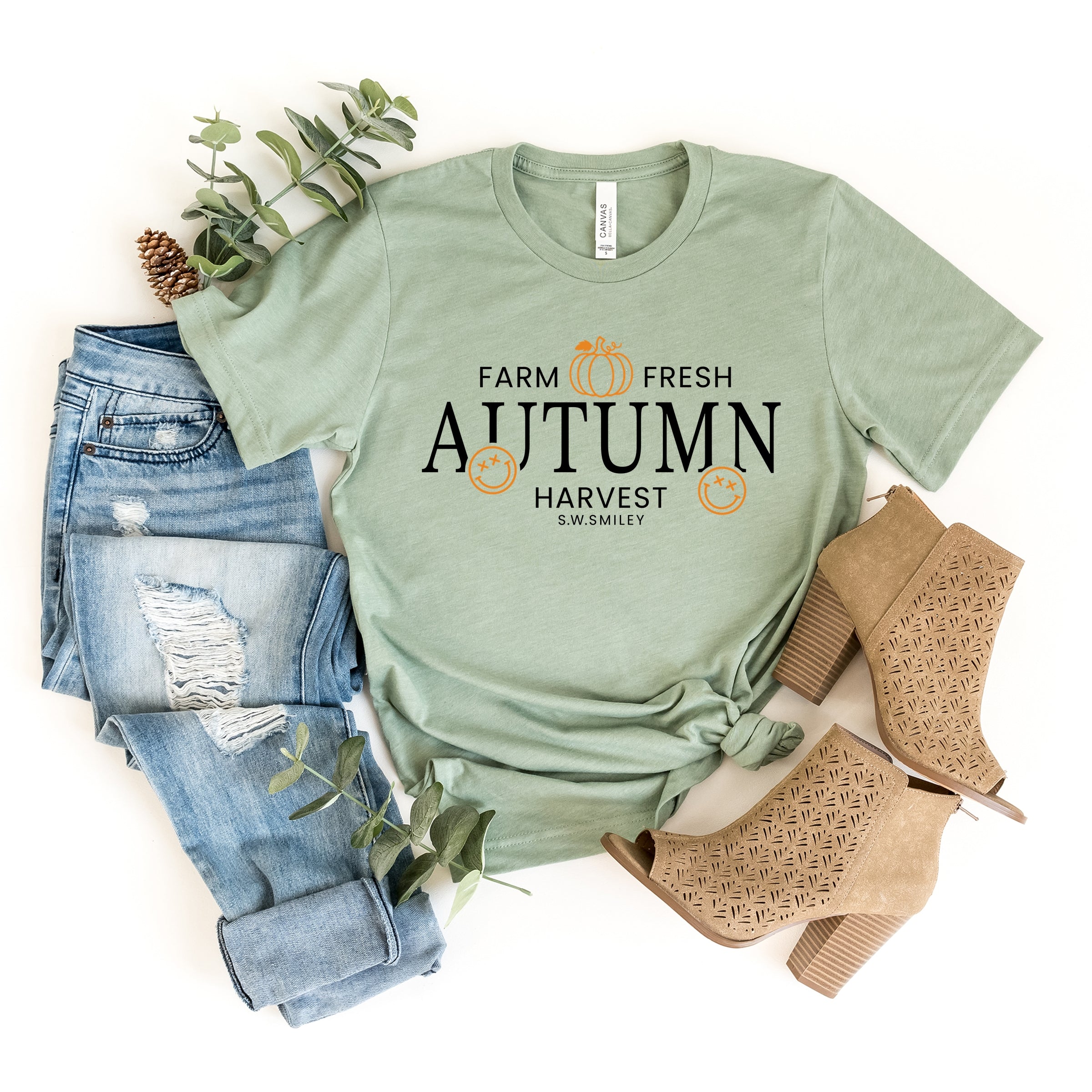 S.W.Smiley Farm Fresh Autumn Harvest - Women's Short Sleeve Graphic T-Shirt