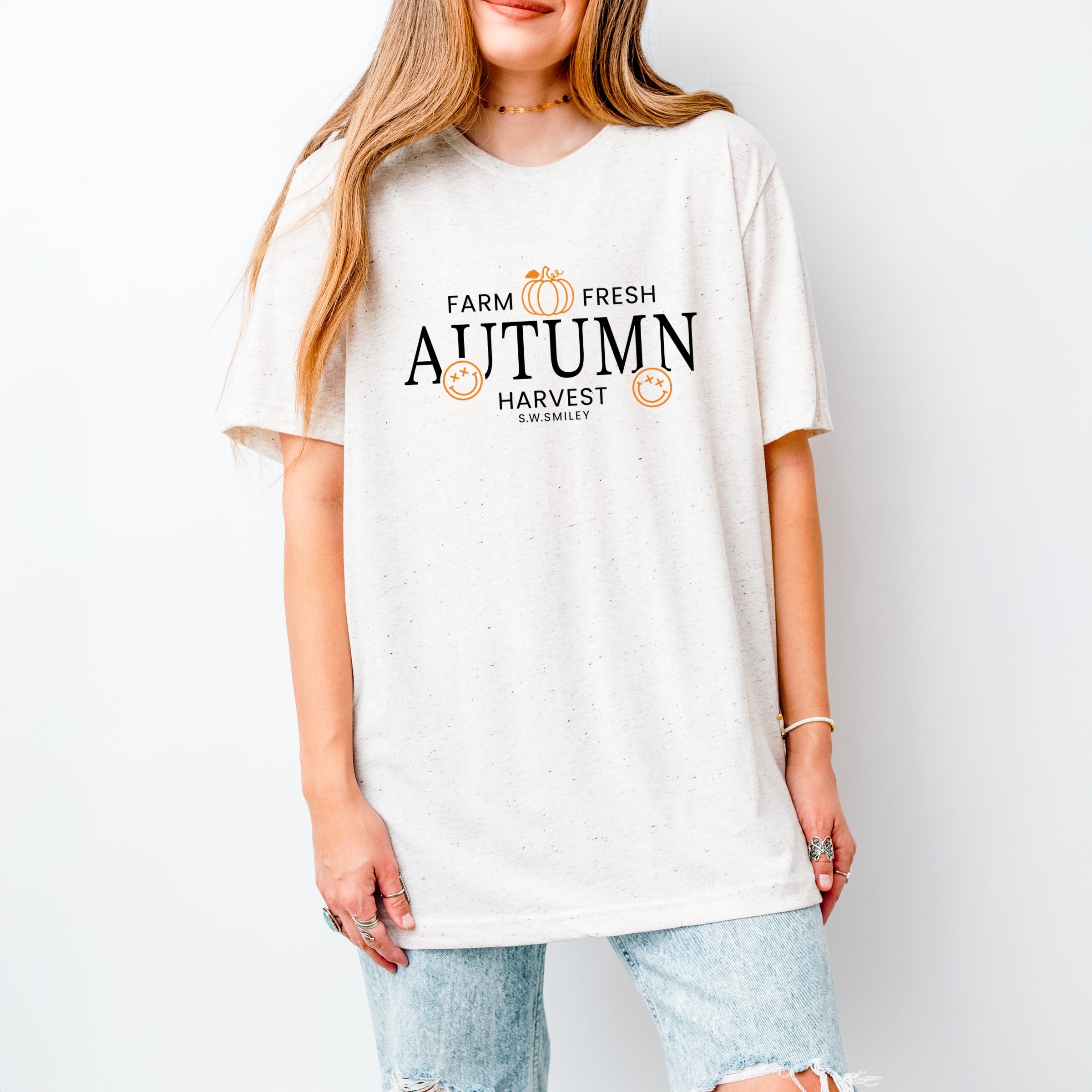 S.W.Smiley Farm Fresh Autumn Harvest - Women's Short Sleeve Graphic T-Shirt