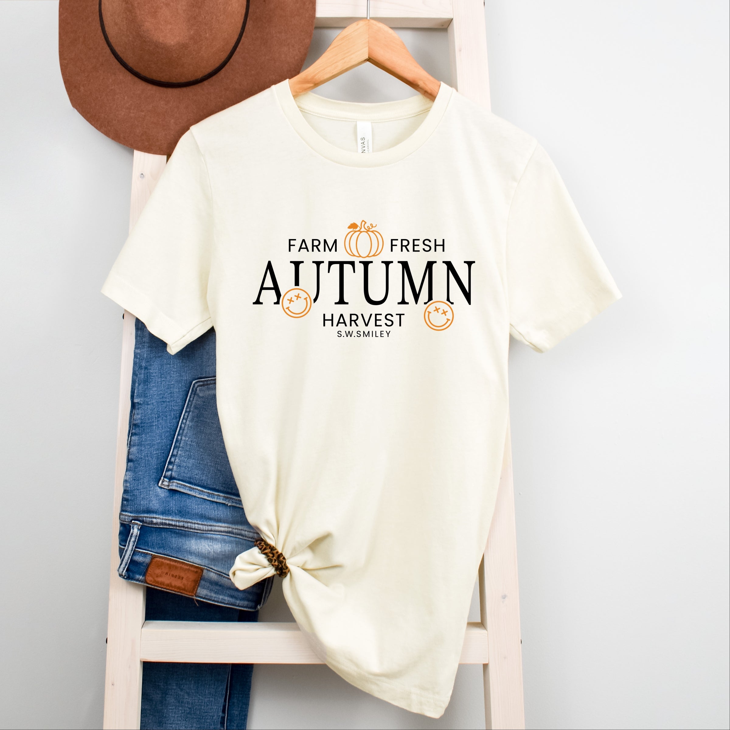 S.W.Smiley Farm Fresh Autumn Harvest - Women's Short Sleeve Graphic T-Shirt
