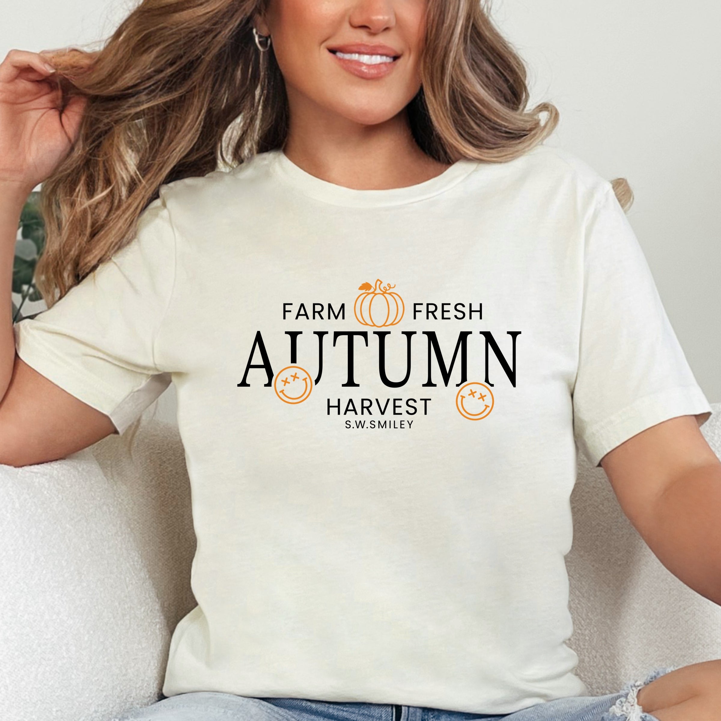 S.W.Smiley Farm Fresh Autumn Harvest - Women's Short Sleeve Graphic T-Shirt