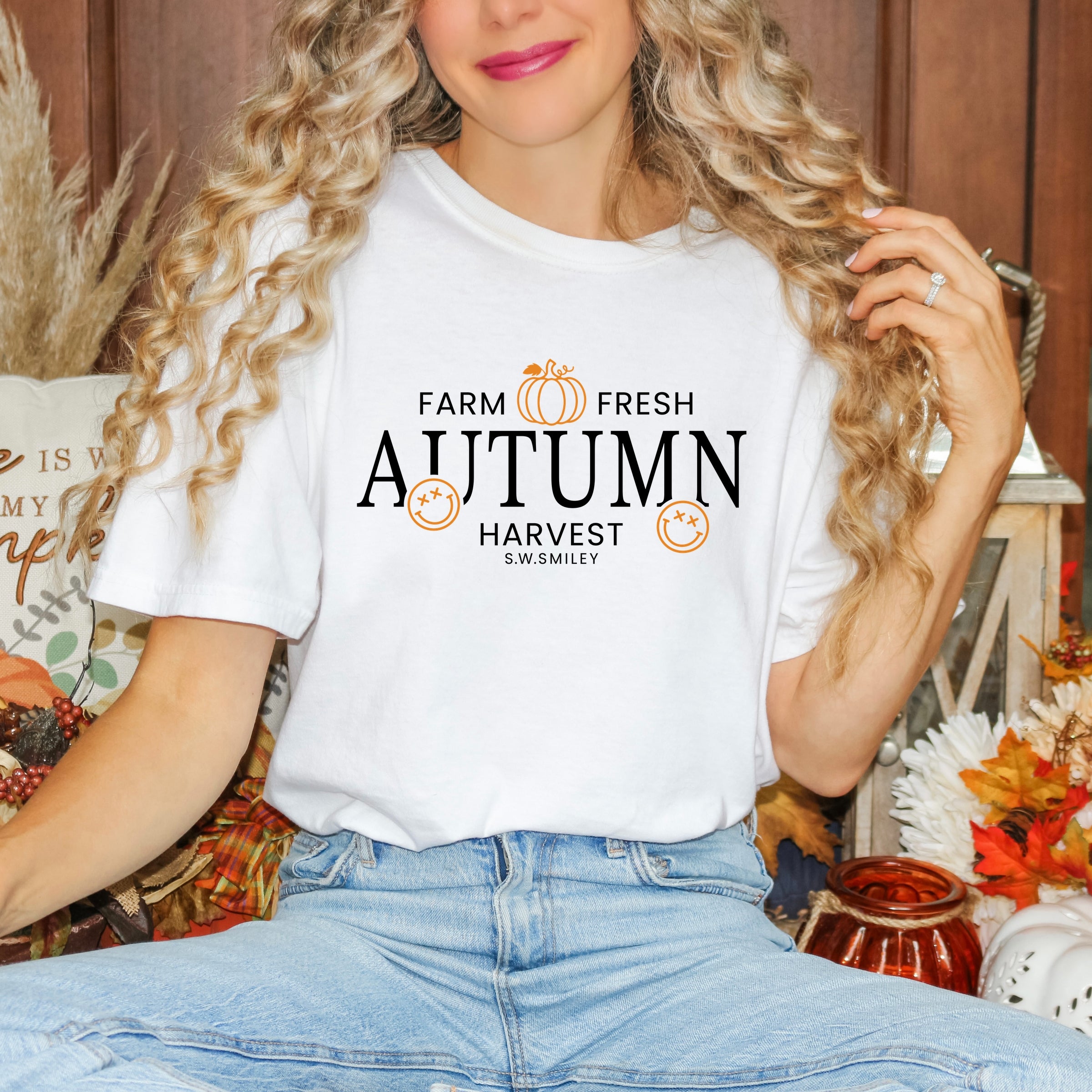 S.W.Smiley Farm Fresh Autumn Harvest - Women's Garment Dyed Graphic T-Shirt