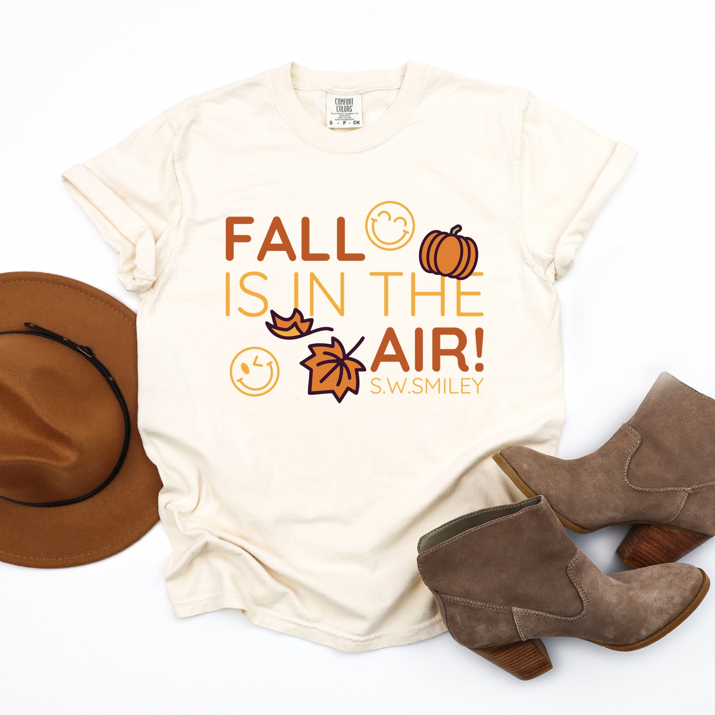 S.W.Smiley Fall Is In The Air - Women's Garment Dyed Graphic T-Shirt