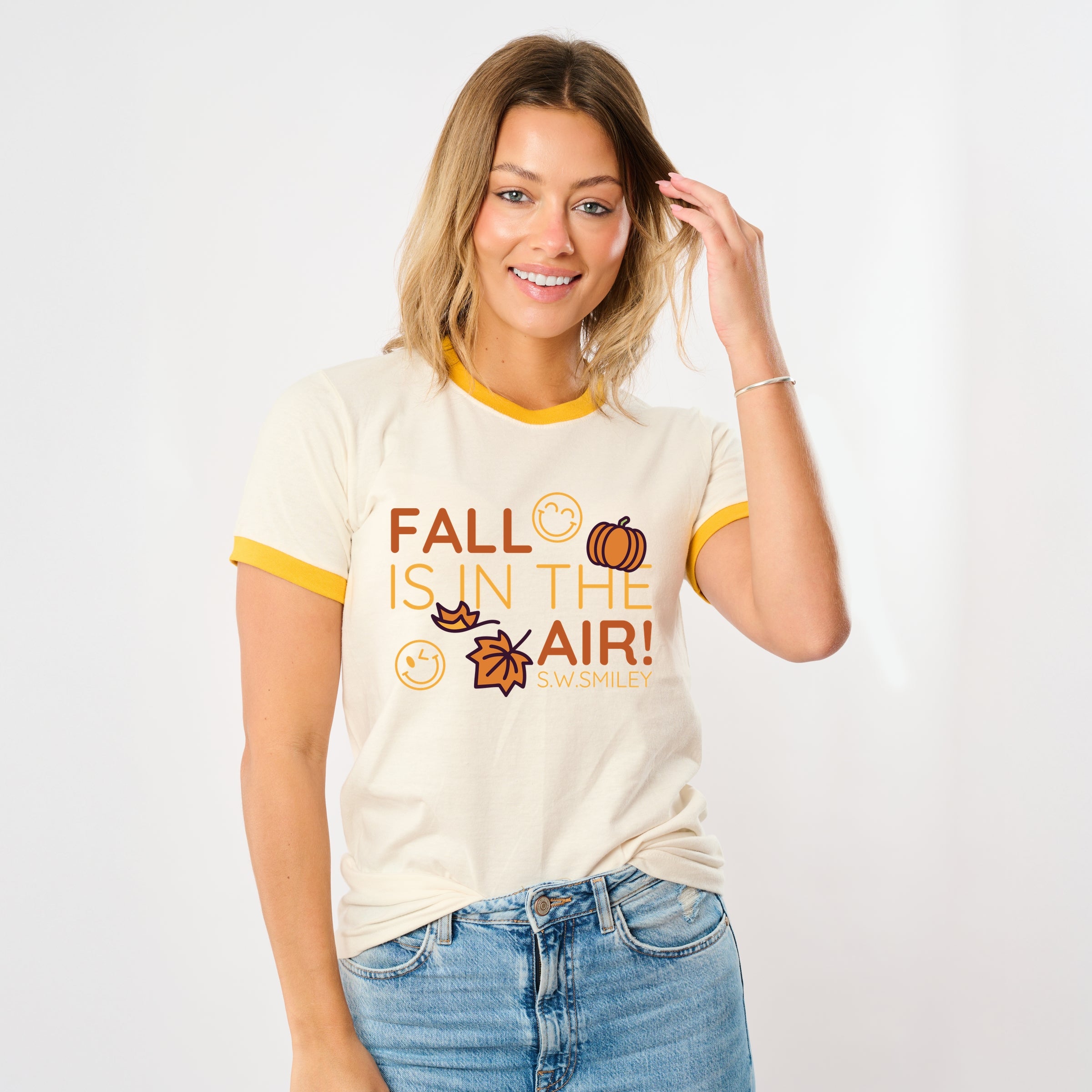 S.W.Smiley Fall Is In The Air - Women's Ringer Graphic T-Shirt