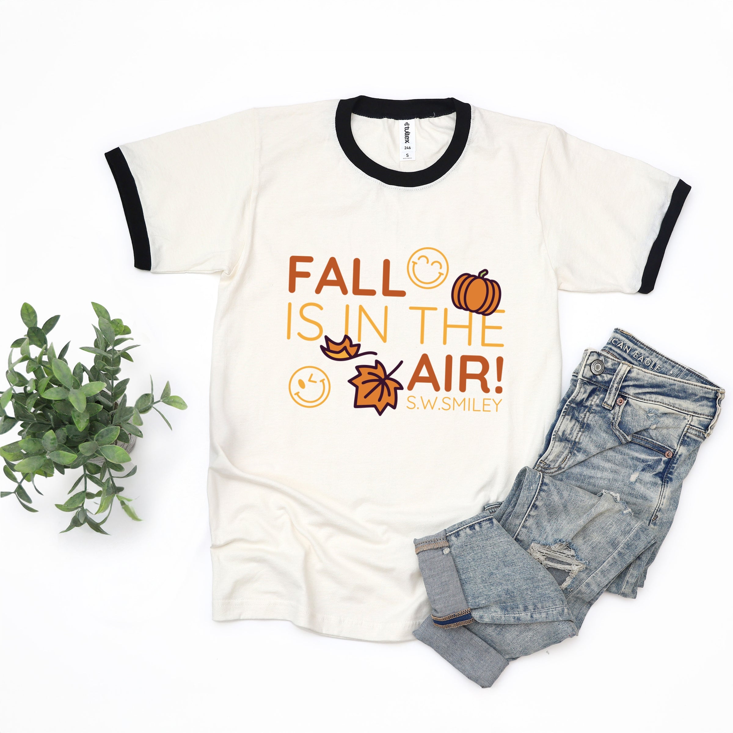S.W.Smiley Fall Is In The Air - Women's Ringer Graphic T-Shirt