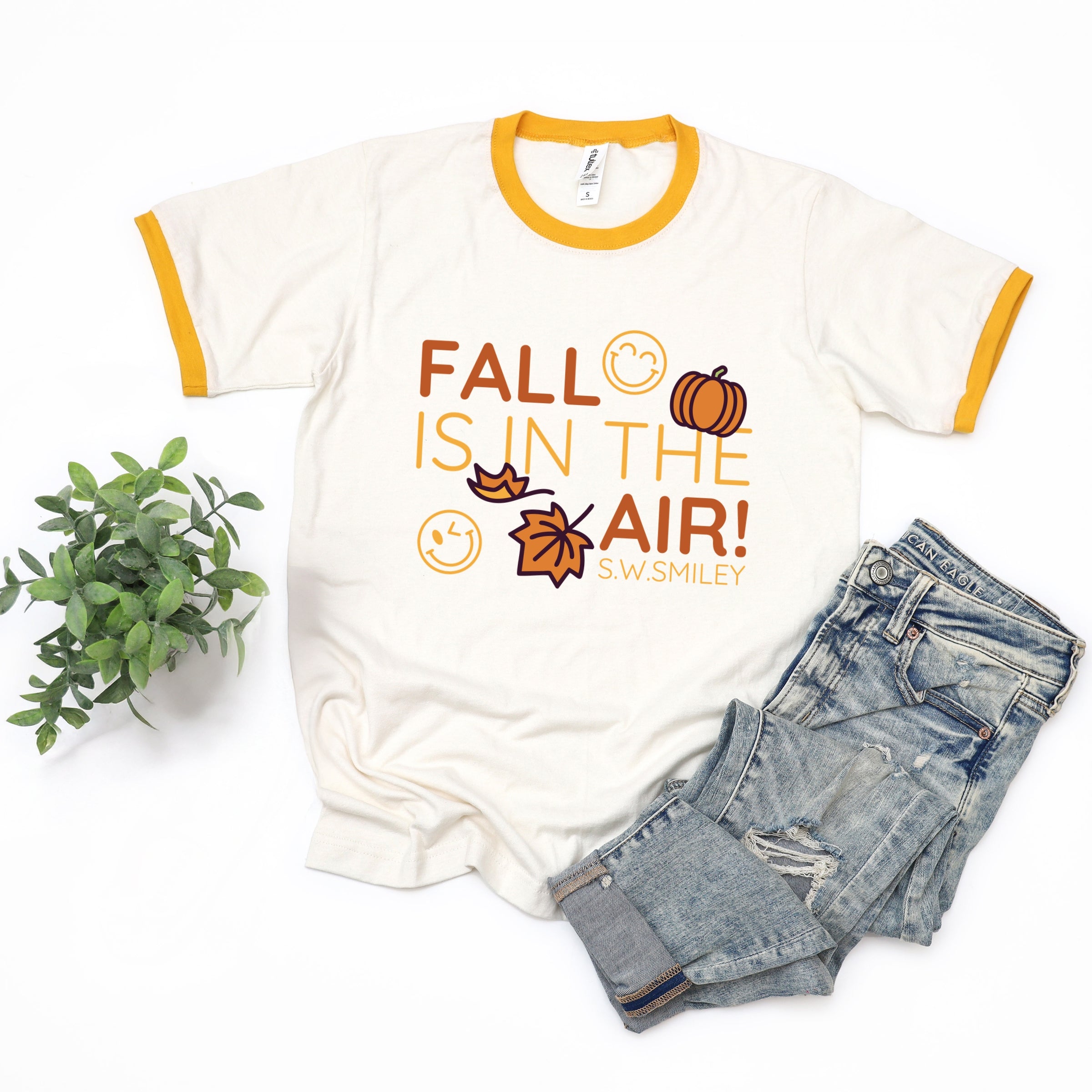 S.W.Smiley Fall Is In The Air - Women's Ringer Graphic T-Shirt