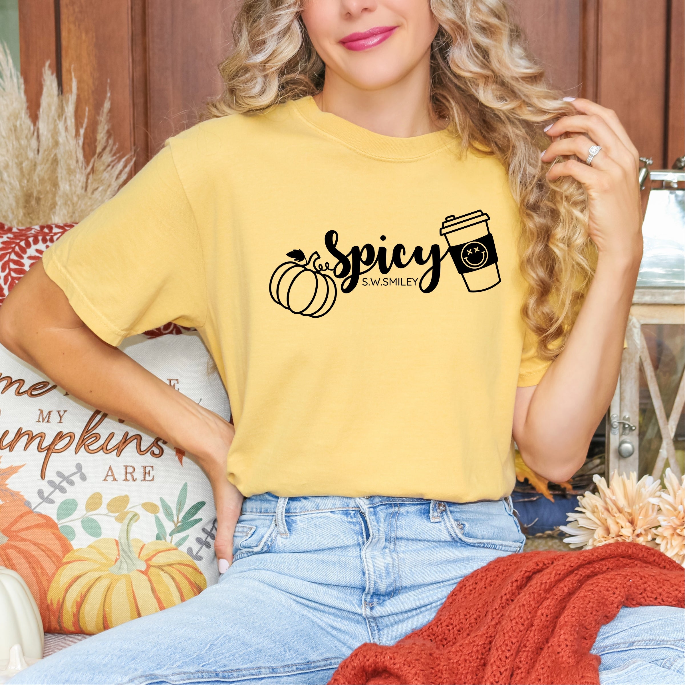 S.W.Smiley Spicy Pumpkin Spice - Women's Garment Dyed Graphic T-Shirt