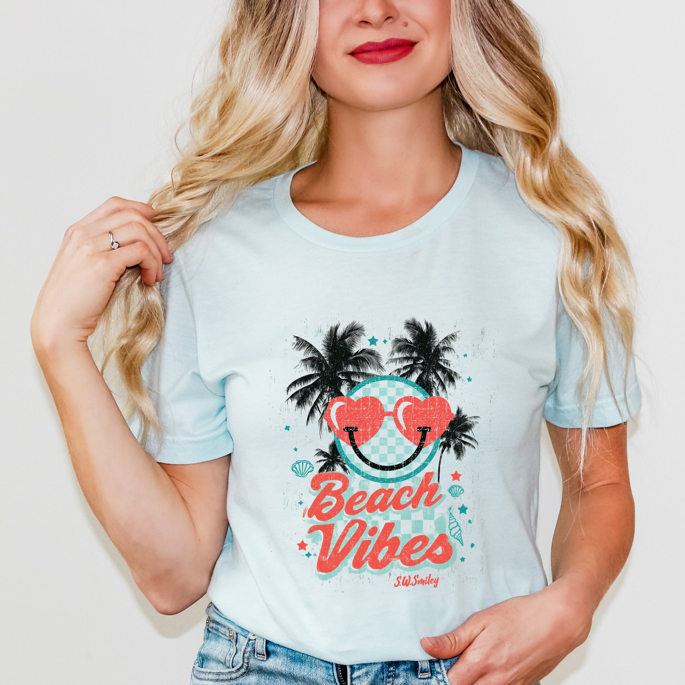 S.W.Smiley Beach Vibes - Women's Short Sleeve Tee