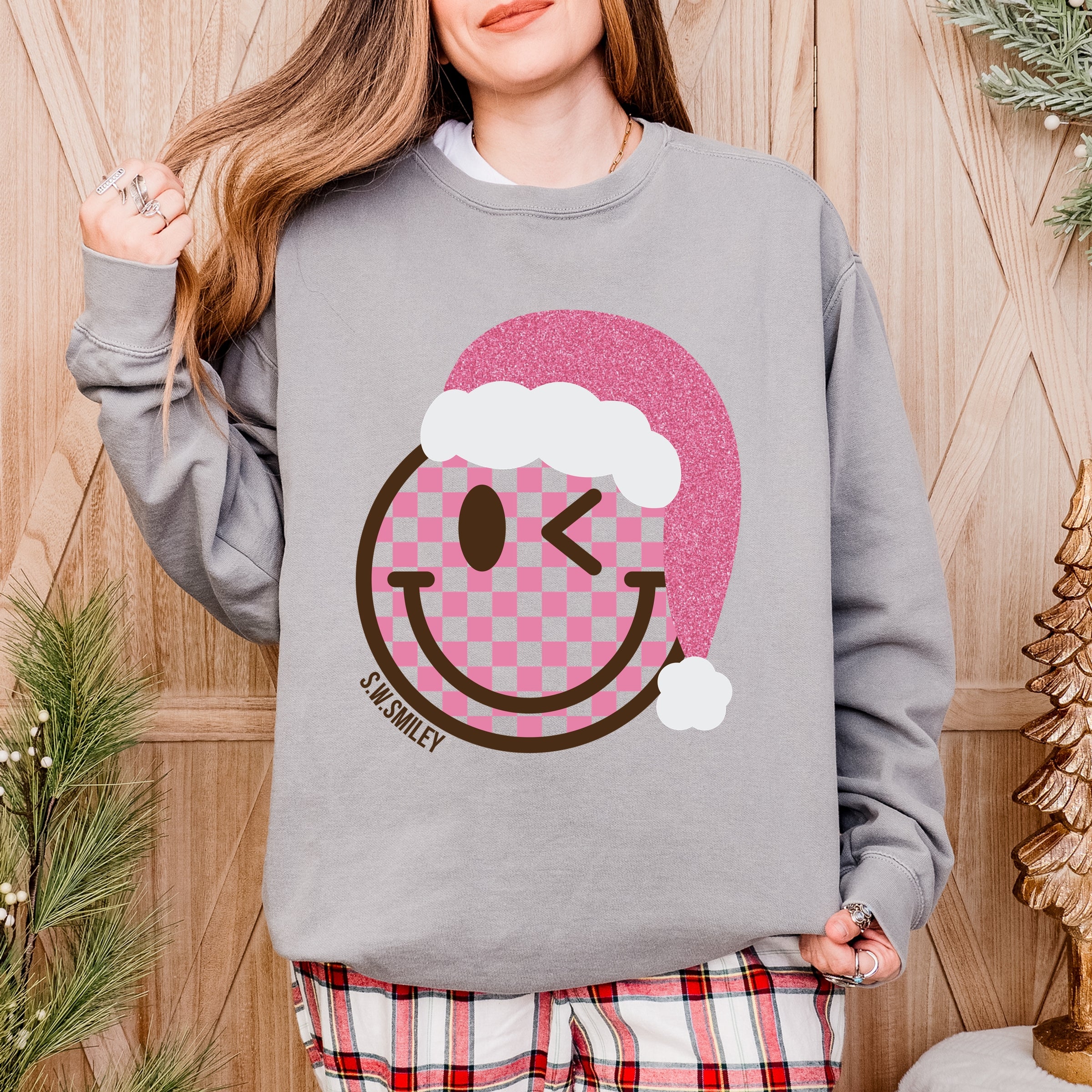 S.W.Smiley Glitter Santa Hat - Women's Garment Dyed Graphic Sweatshirt