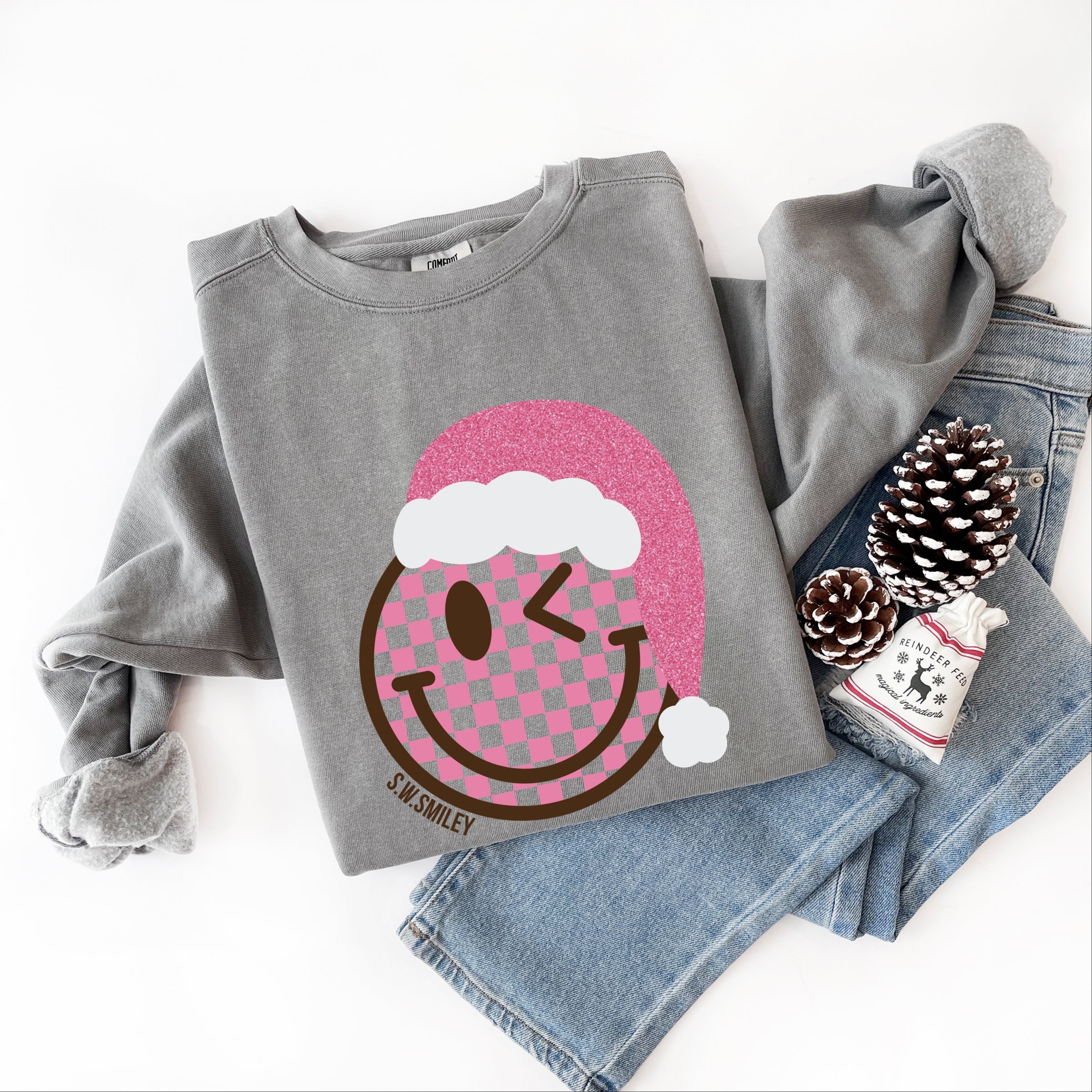 S.W.Smiley Glitter Santa Hat - Women's Garment Dyed Graphic Sweatshirt
