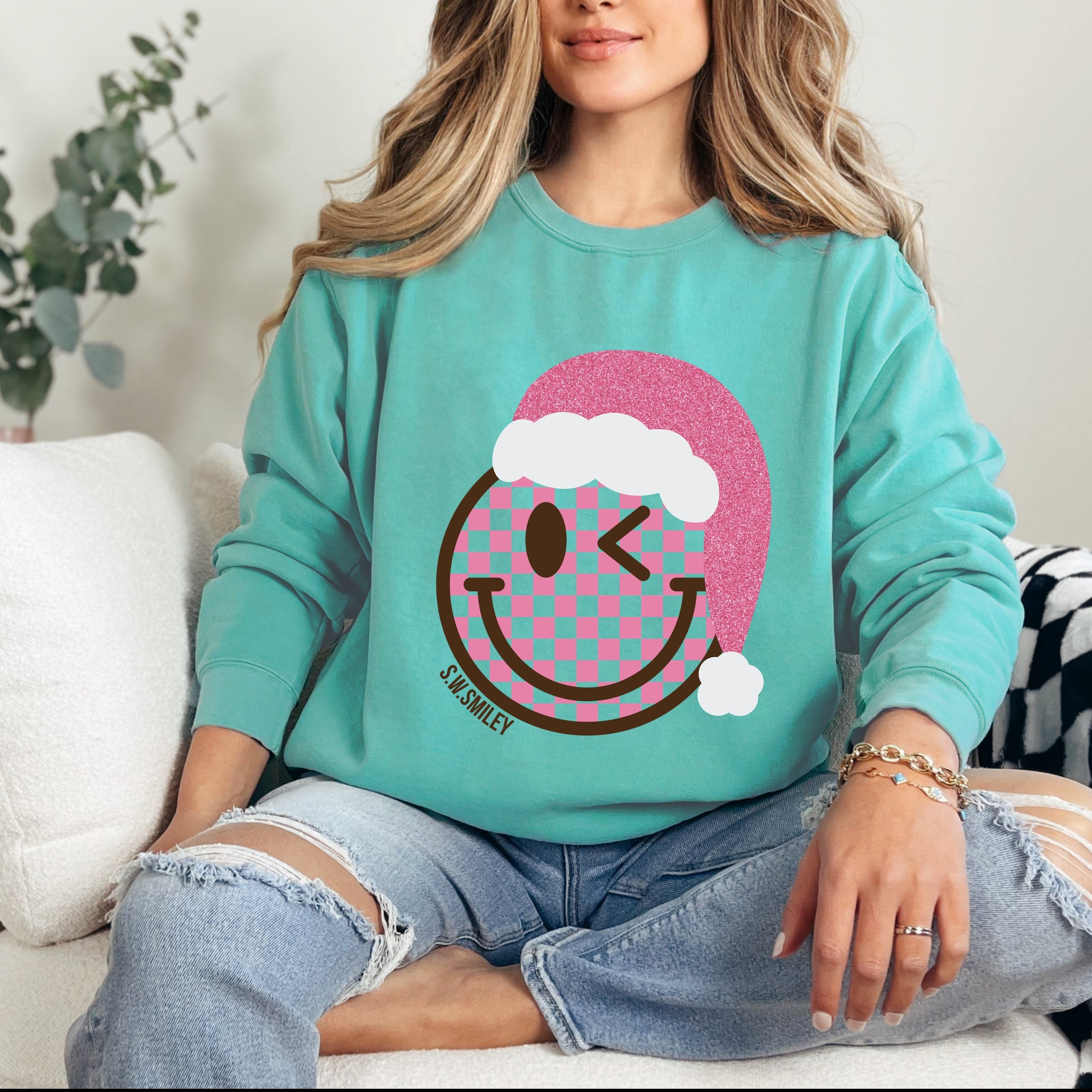 S.W.Smiley Glitter Santa Hat - Women's Garment Dyed Graphic Sweatshirt