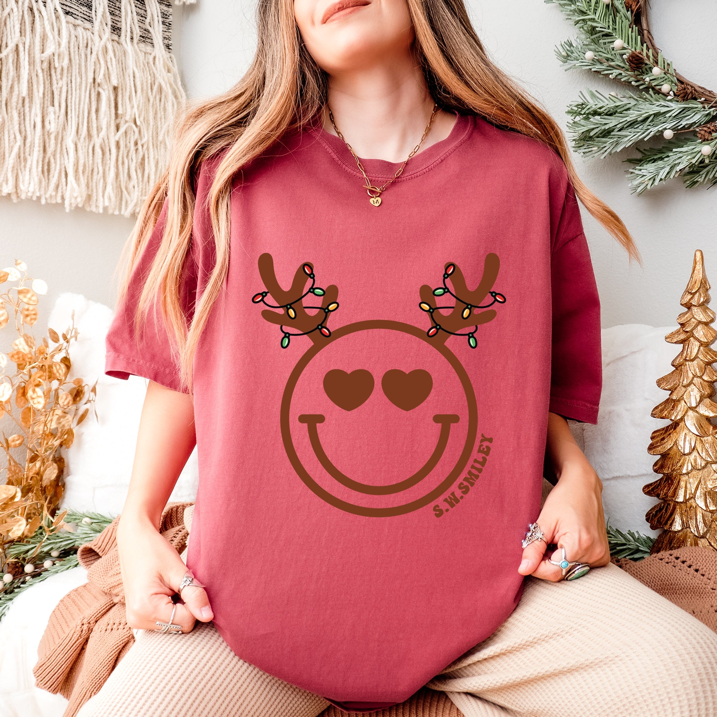 S.W.Smiley Reindeer Lights - Womens Garment Dyed Tee