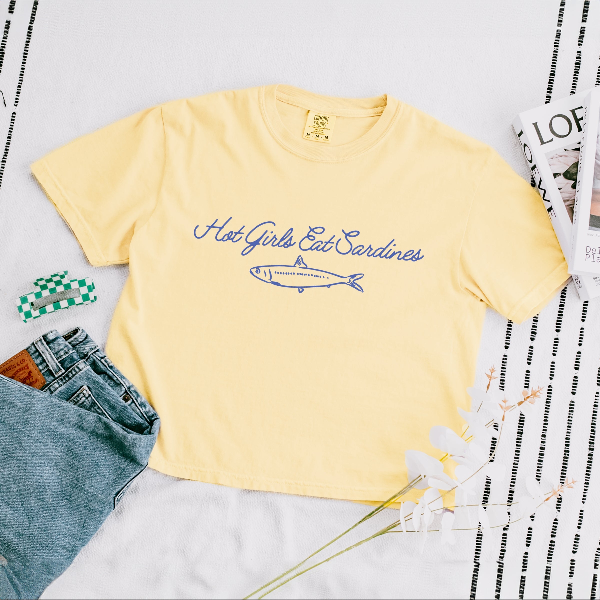 Hot Girls Eat Sardines Cursive - Women's Boxy Crop Top Graphic T-Shirt