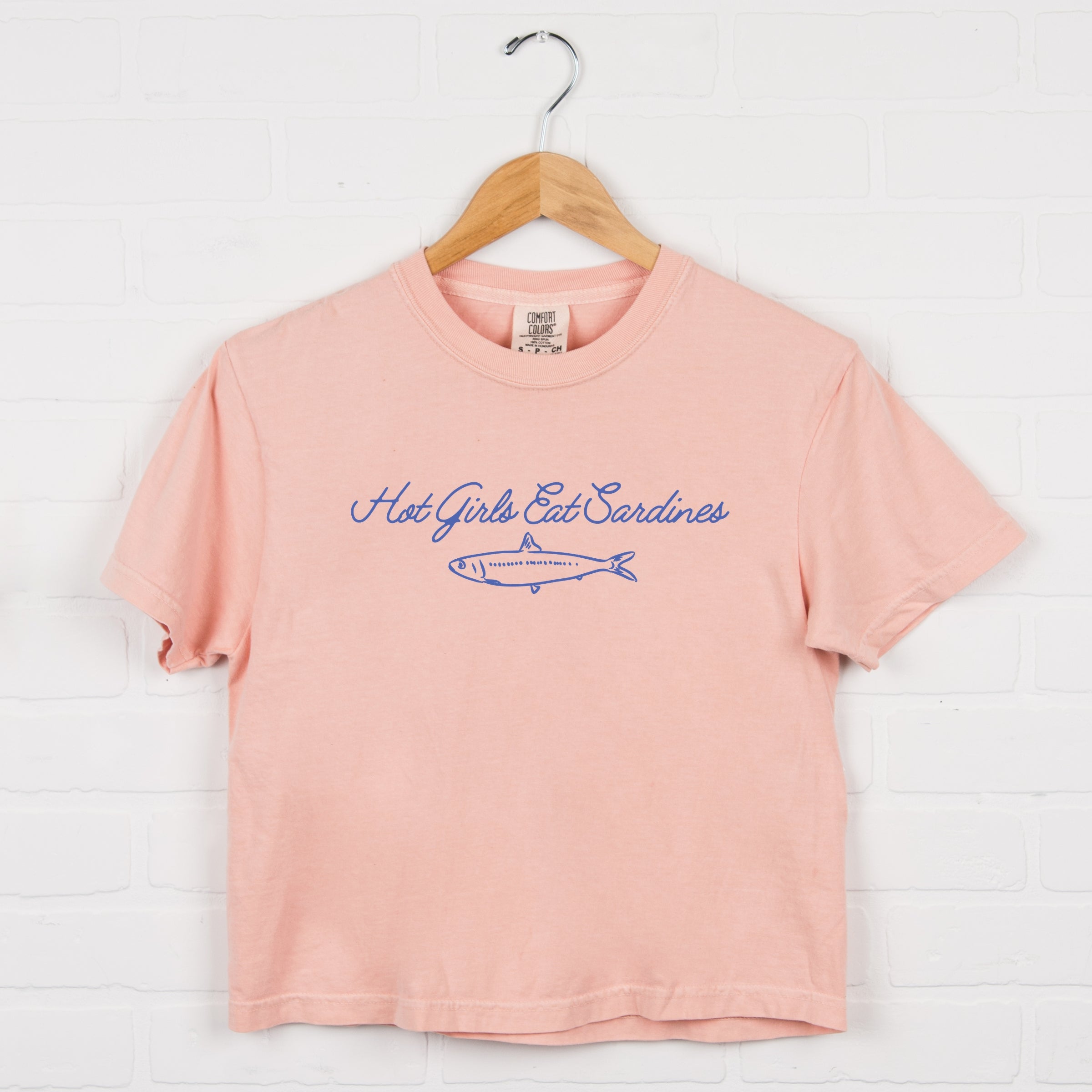 Hot Girls Eat Sardines Cursive - Women's Boxy Crop Top Graphic T-Shirt