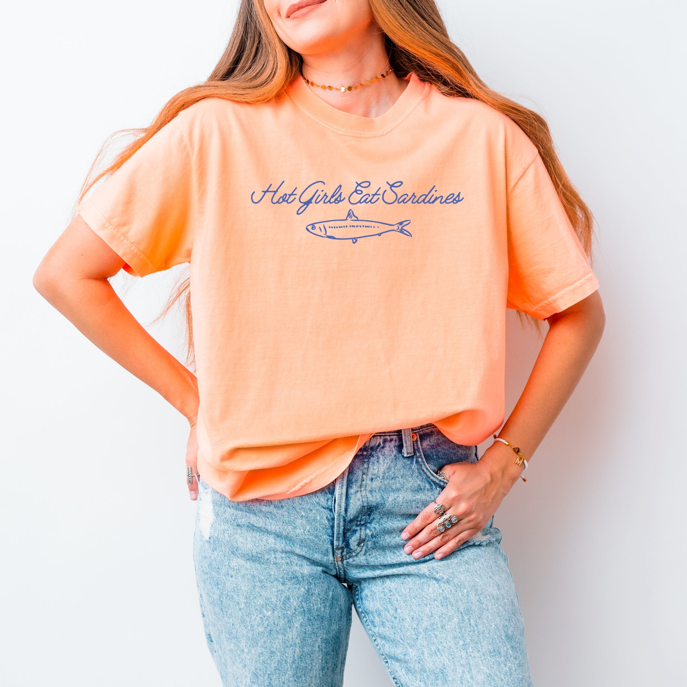 Hot Girls Eat Sardines Cursive - Women's Garment Dyed Graphic T-Shirt