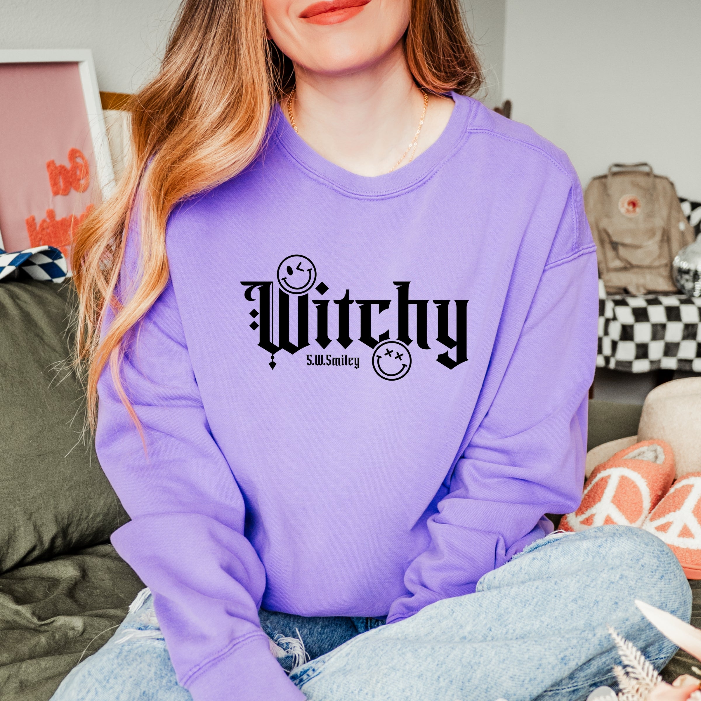 S.W.Smiley Witchy Bold - Women's Garment Dyed Graphic Sweatshirt