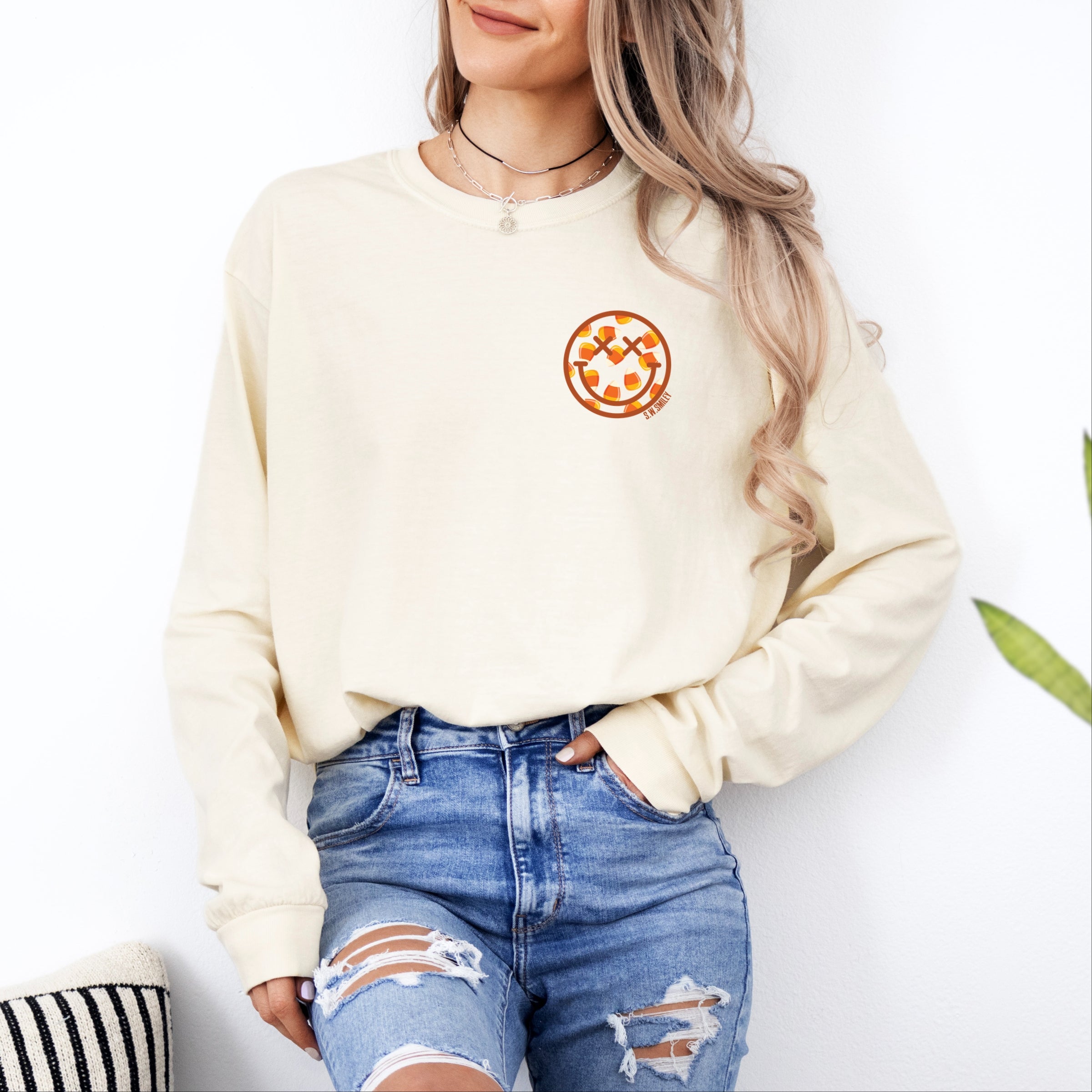 S.W.Smiley Candy Corn Smile - Women's Garment Dyed Long Sleeve Graphic T-Shirt