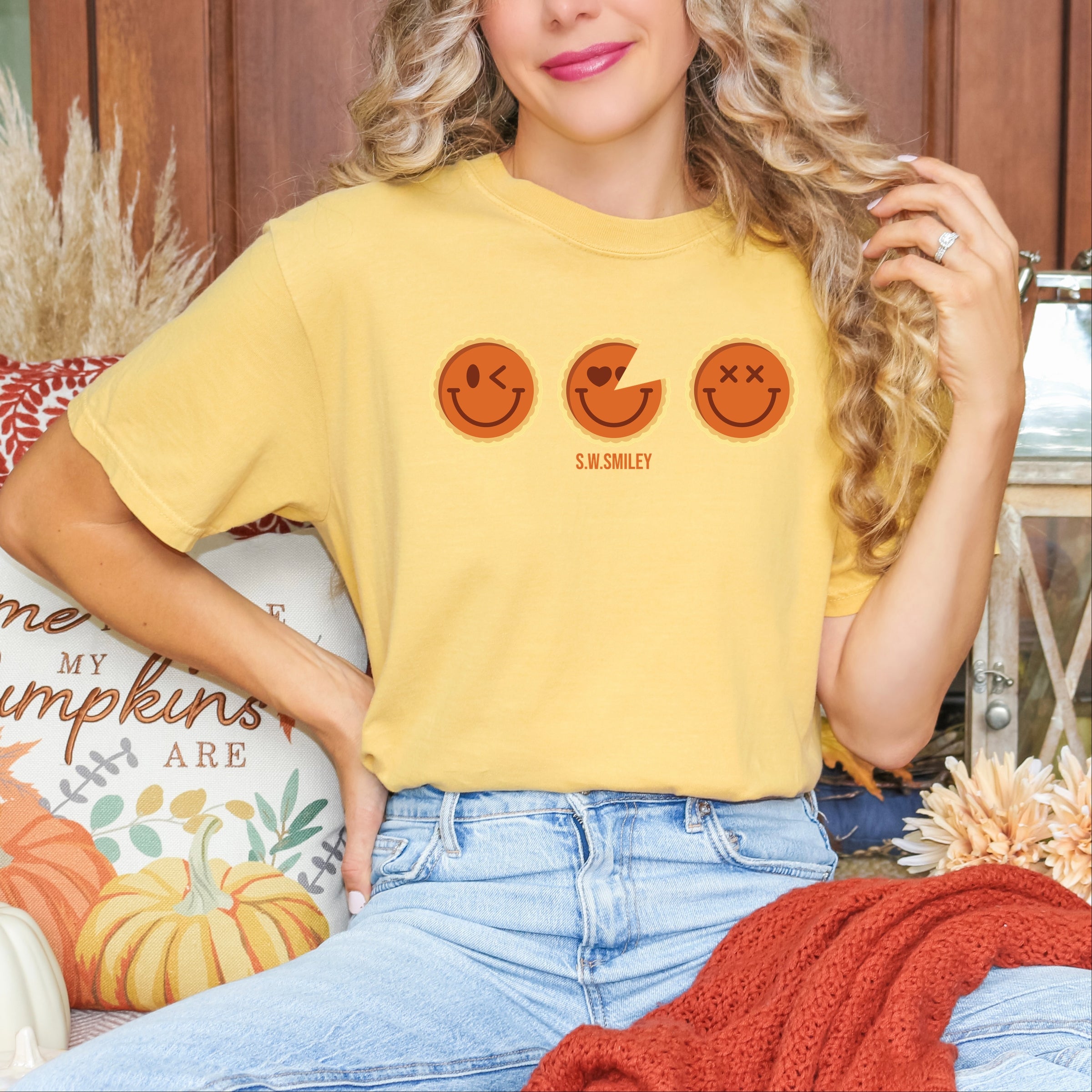 S.W.Smiley Pumpkin Pies - Women's Garment Dyed Graphic T-Shirt