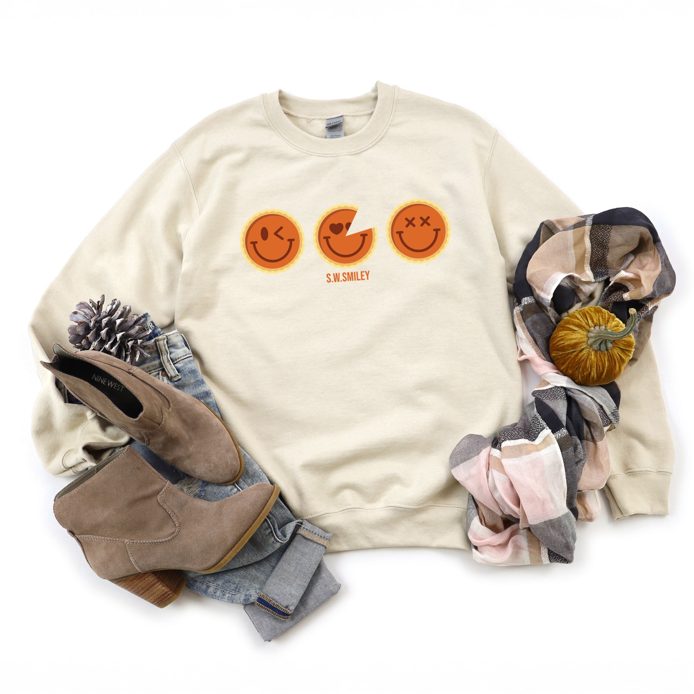 S.W.Smiley Pumpkin Pies - Women's Graphic Sweatshirt