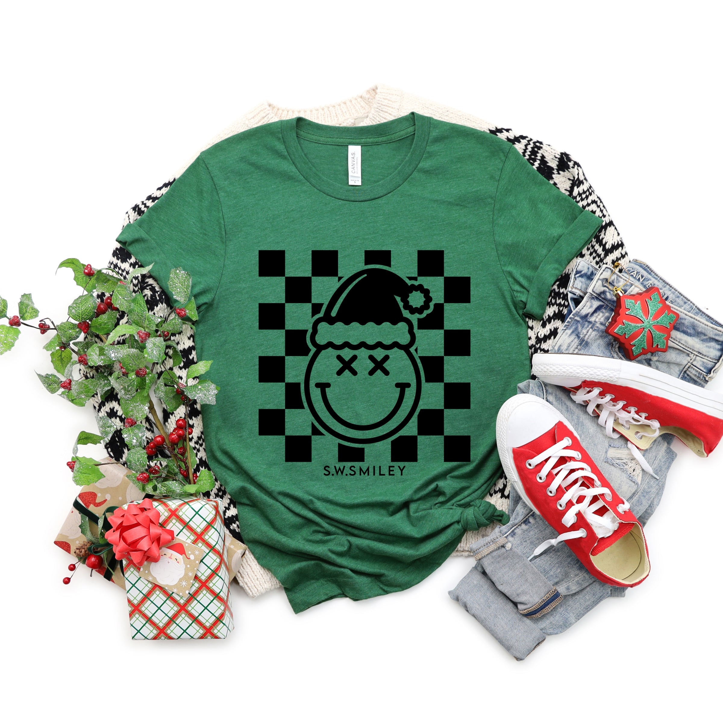 S.W.Smiley Checkered Christmas Wink - Women's Short Sleeve Graphic T-Shirt
