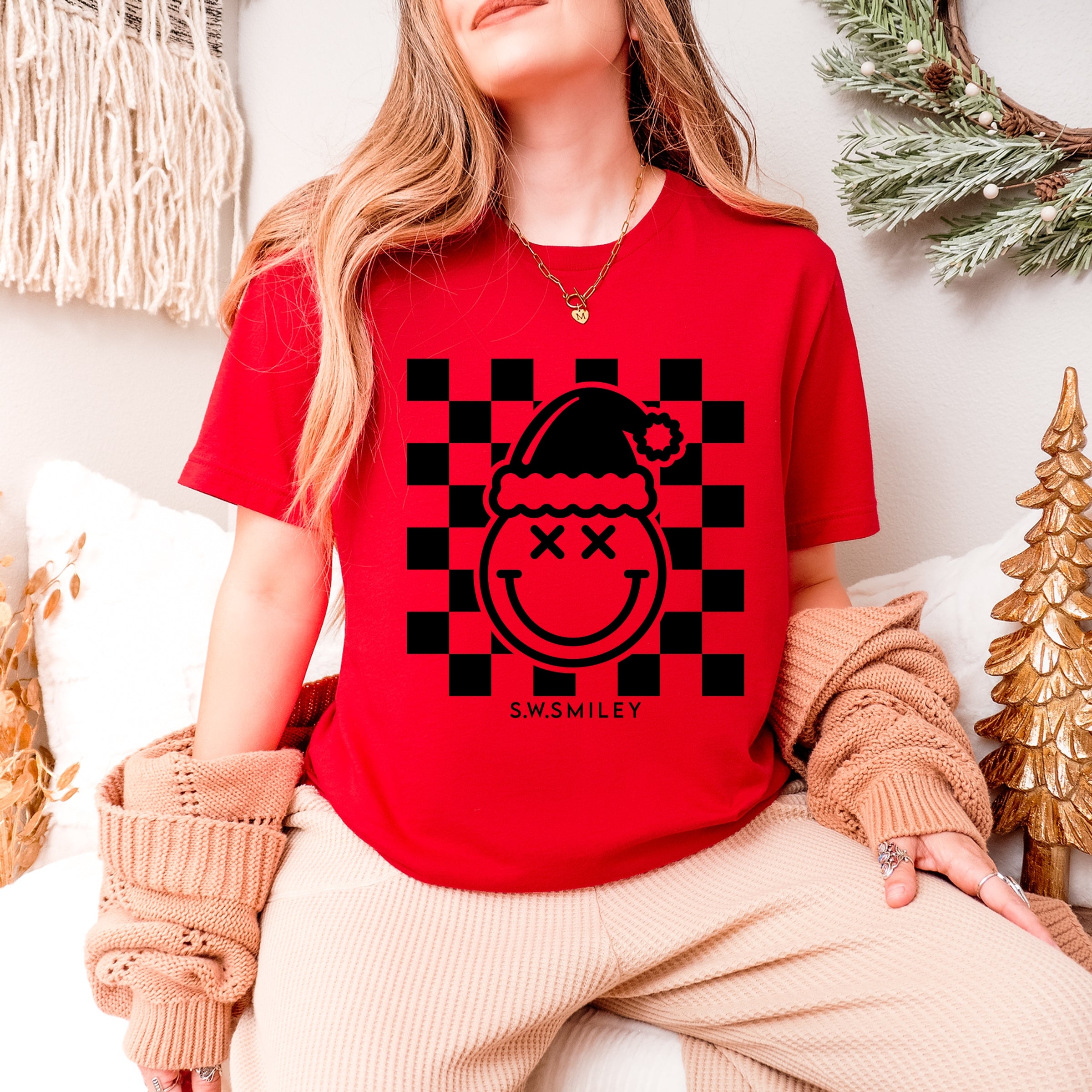 S.W.Smiley Checkered Christmas Wink - Women's Short Sleeve Graphic T-Shirt