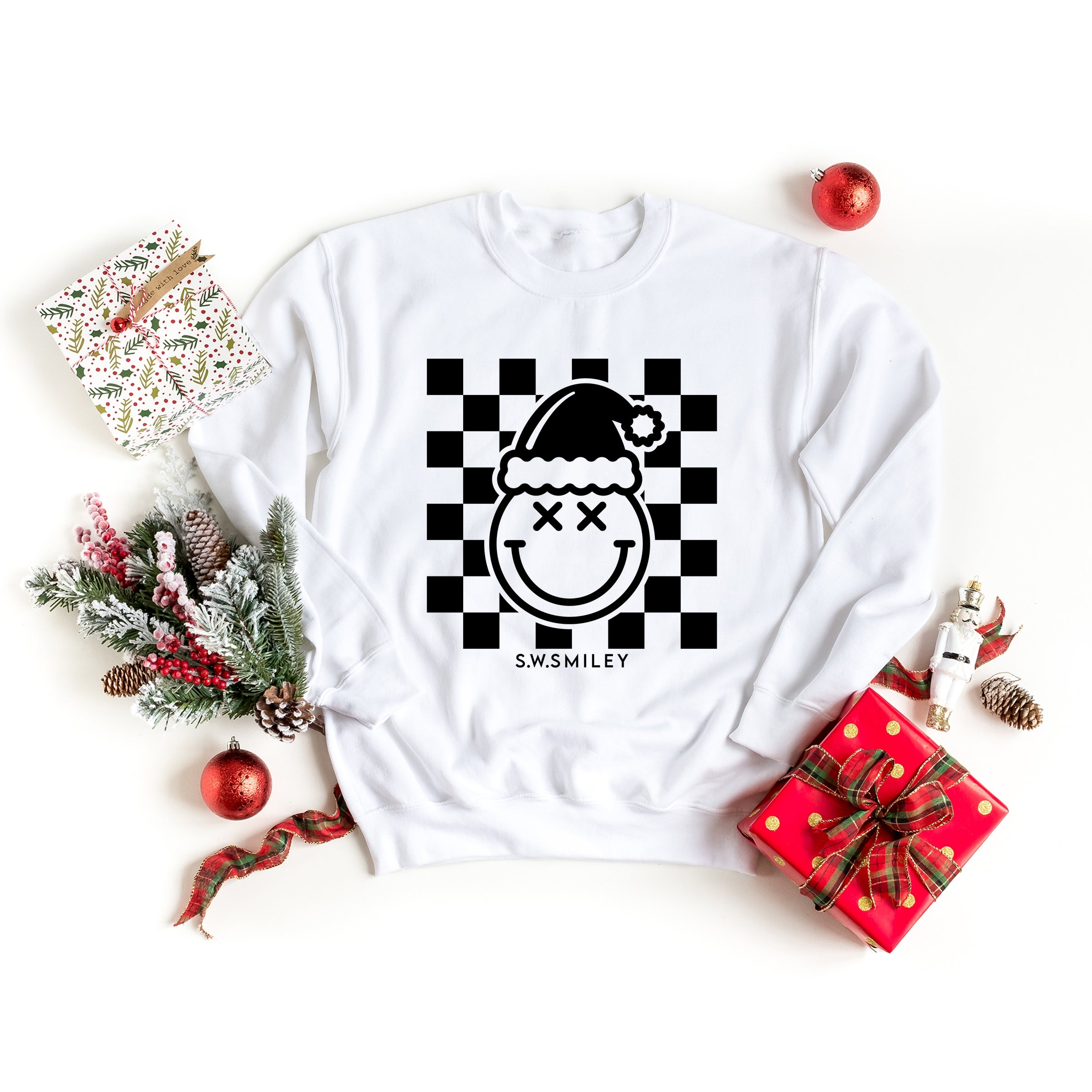 S.W.Smiley Checkered Christmas Wink - Women's Graphic Sweatshirt