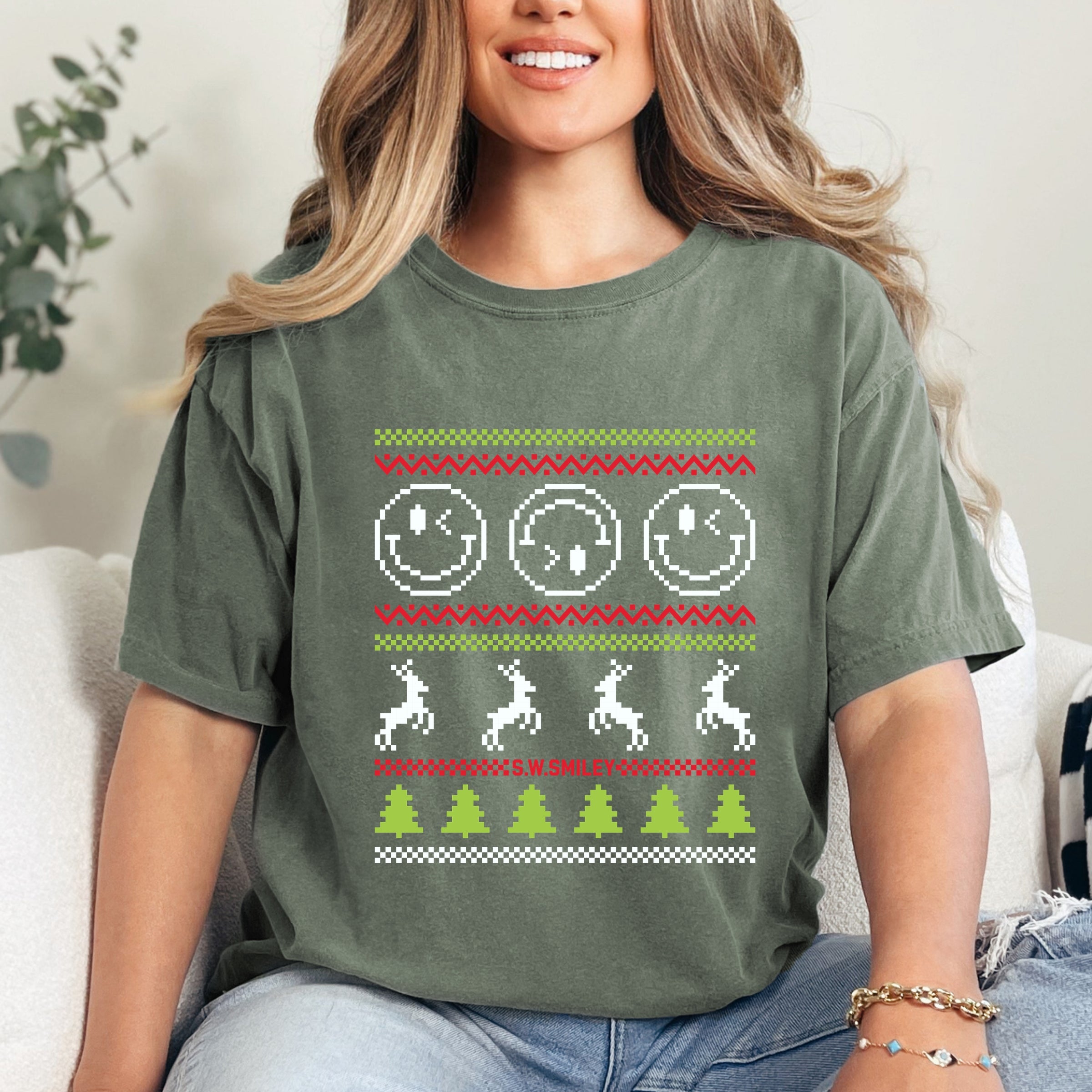 S.W.Smiley Ugly Christmas Sweater Pixels - Women's Garment Dyed Graphic T-Shirt