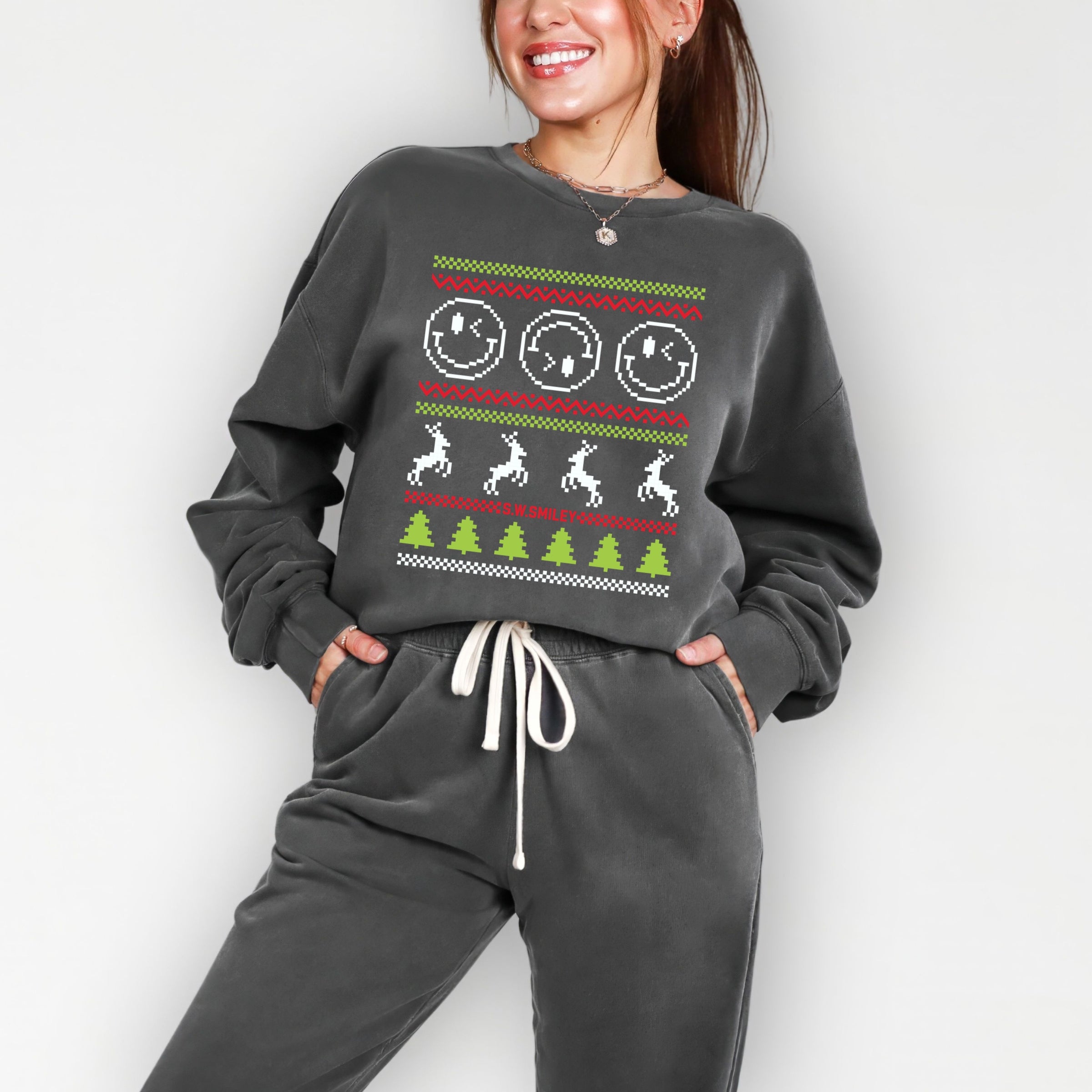 S.W.Smiley Ugly Christmas Sweater Pixels - Women's Lightweight Garment Dyed Sweatshirt