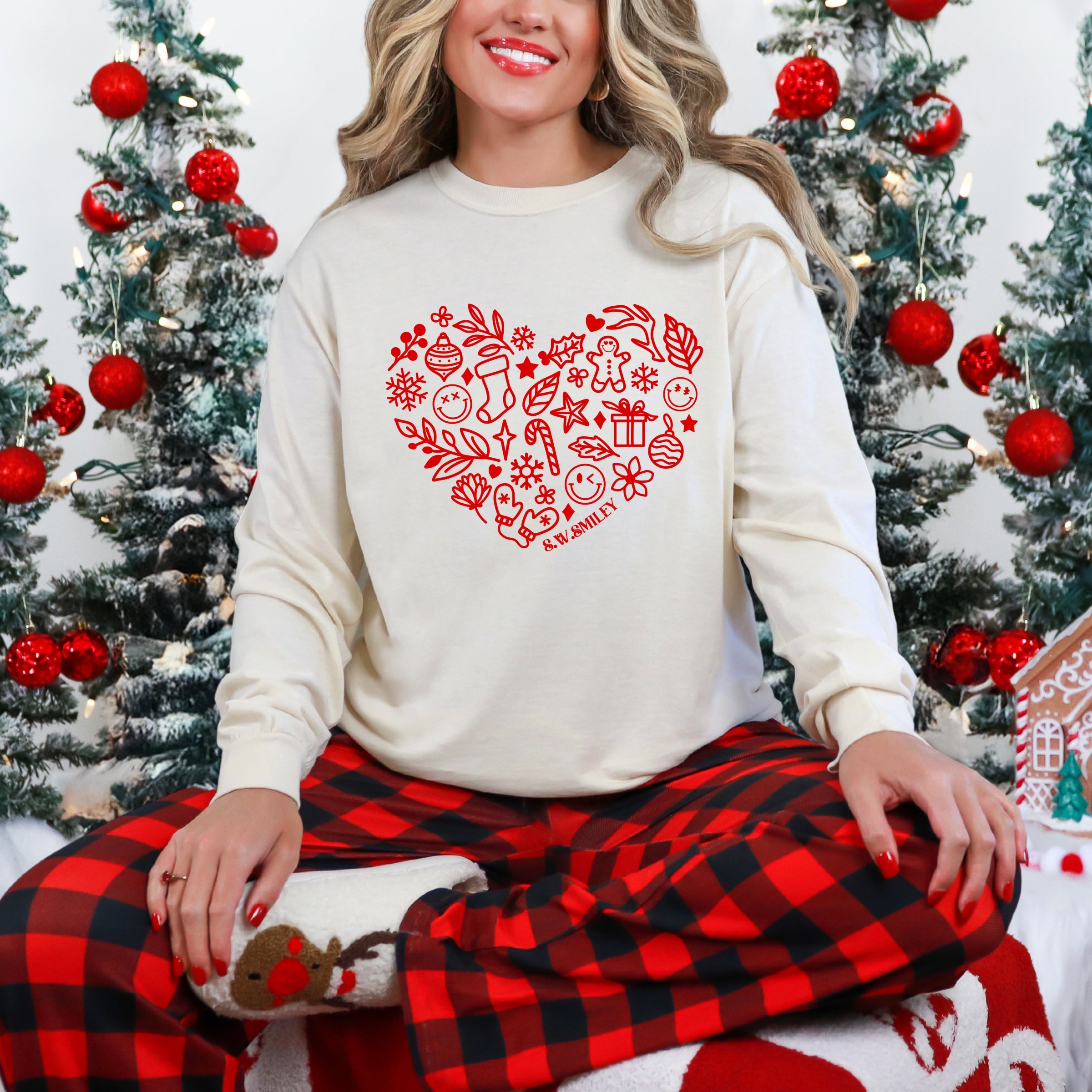 S.W.Smiley Christmas Outline Heart - Women's Garment Dyed Long Sleeve Graphic T-Shirt